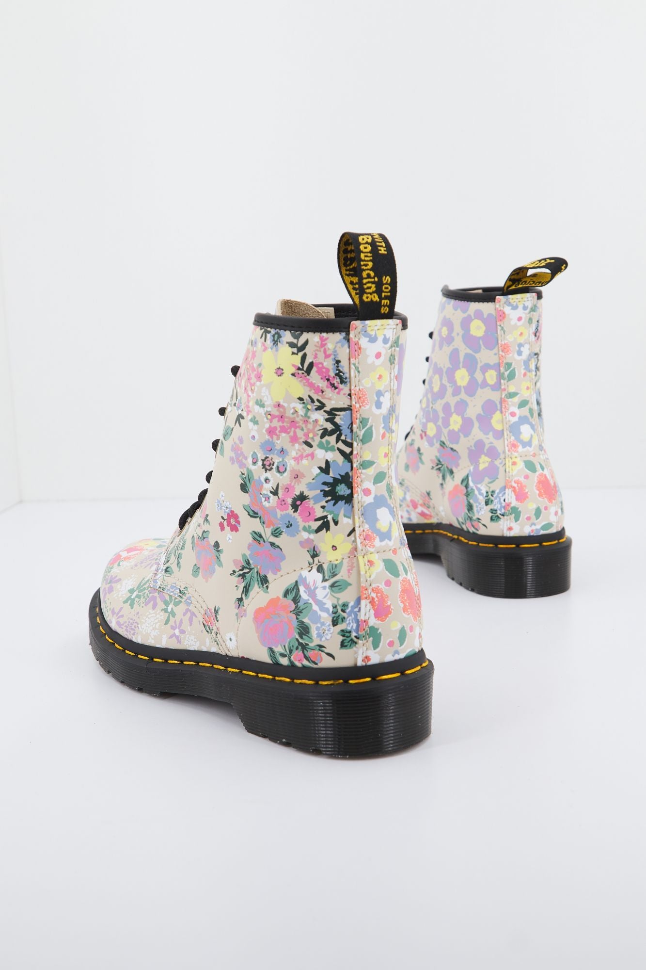 DR. MARTENS PARCHMENT BACKHAND en color FLORAL (3)
