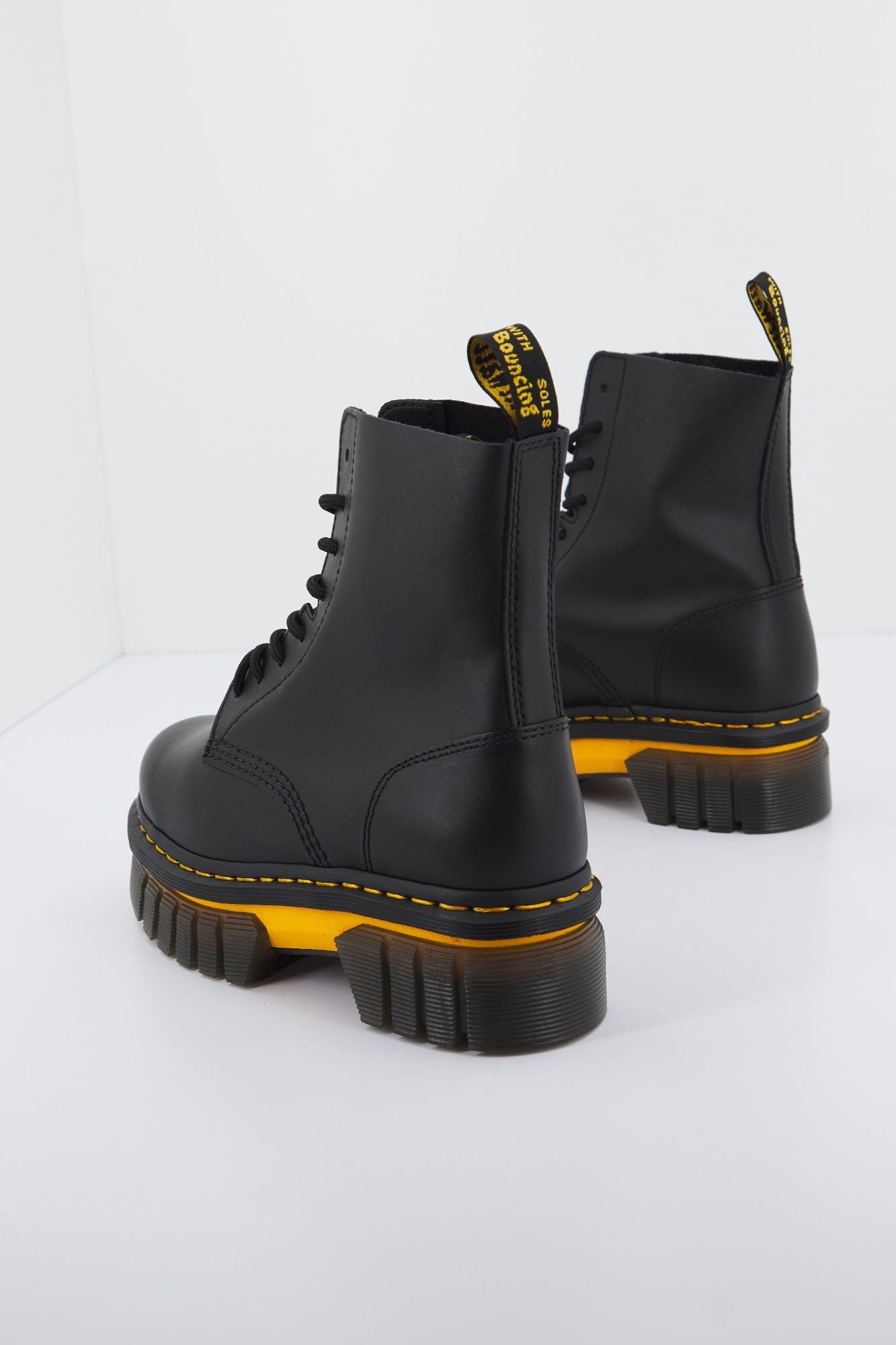 DR. MARTENS AUDRICK 8I BOOT en color NEGRO (3)