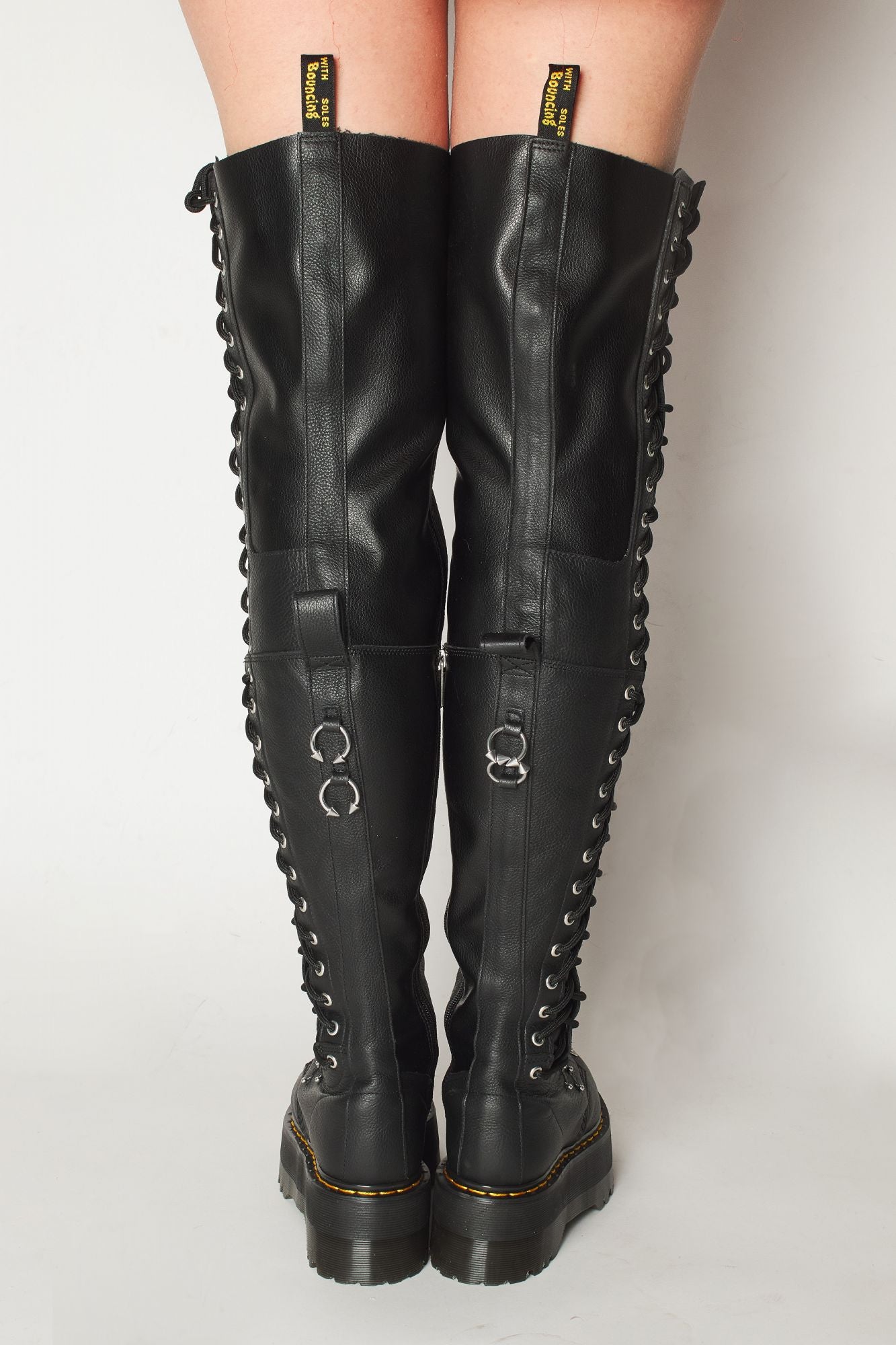 DR. MARTENS 28I XTRM MAX en color NEGRO (3)