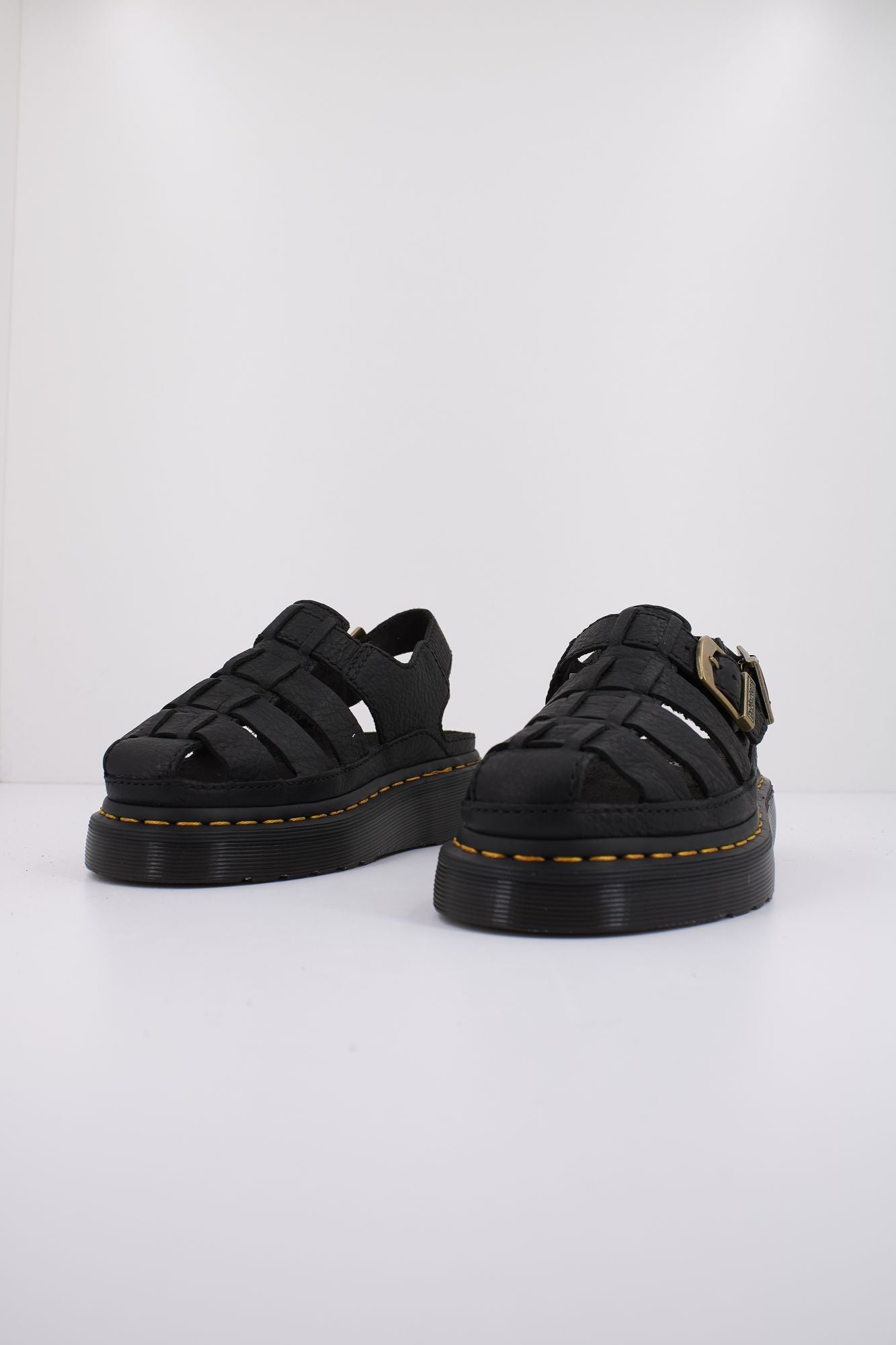 DR. MARTENS DM WRENLIE en color NEGRO (2)