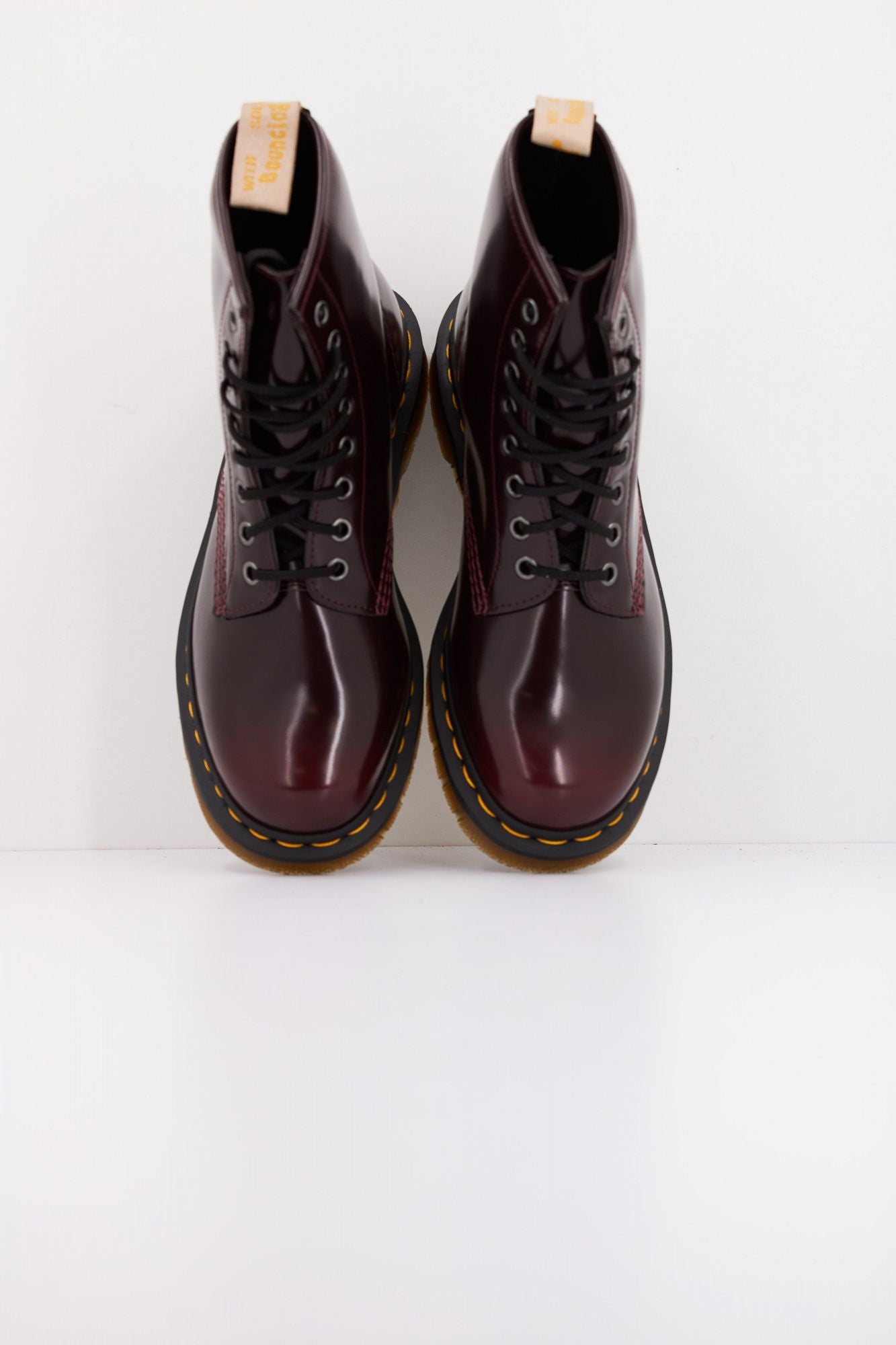 DR. MARTENS VEGAN 1460 en color ROJO (3)