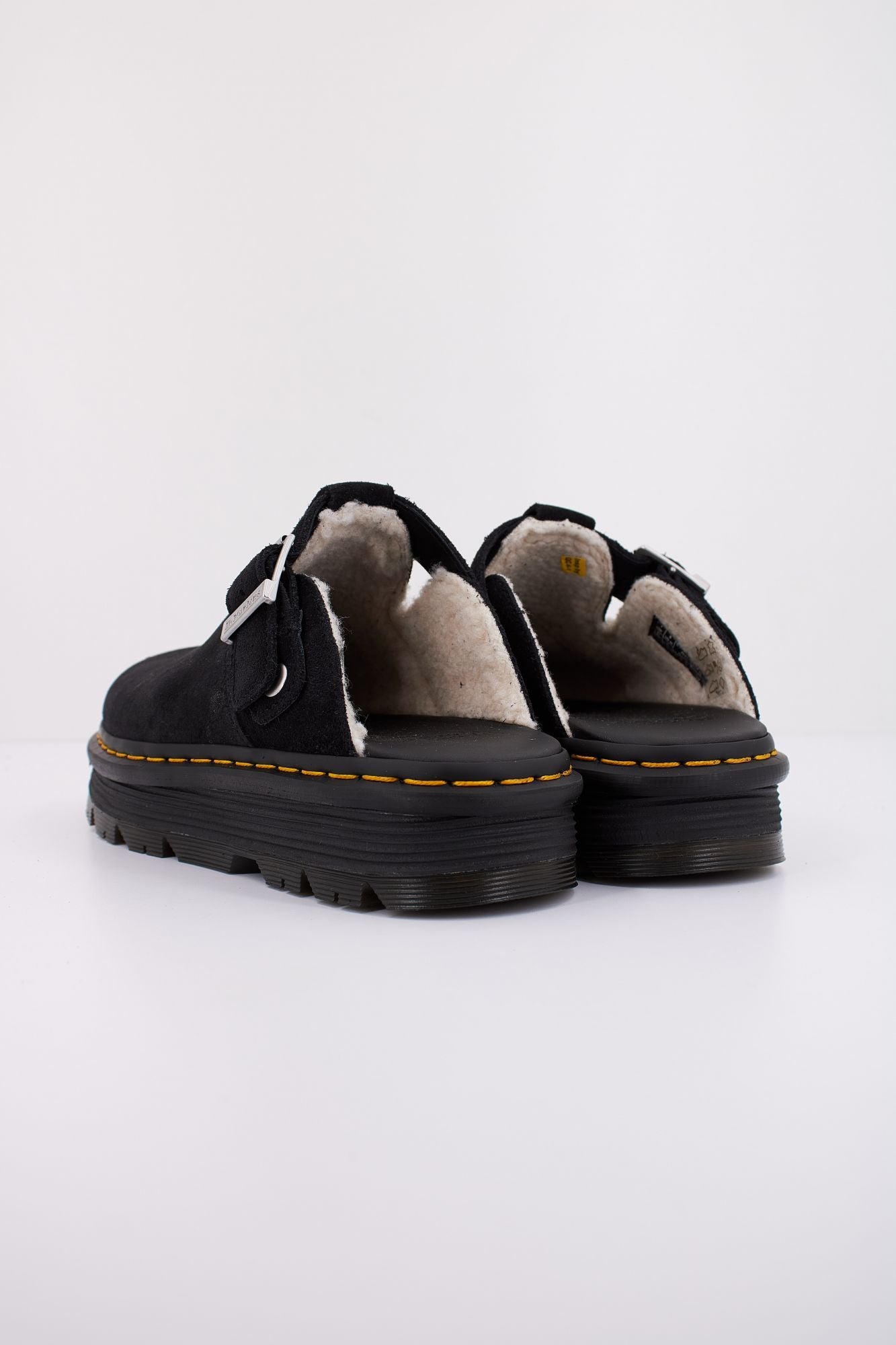 DR. MARTENS ZEBZAG MULE WL en color NEGRO (4)