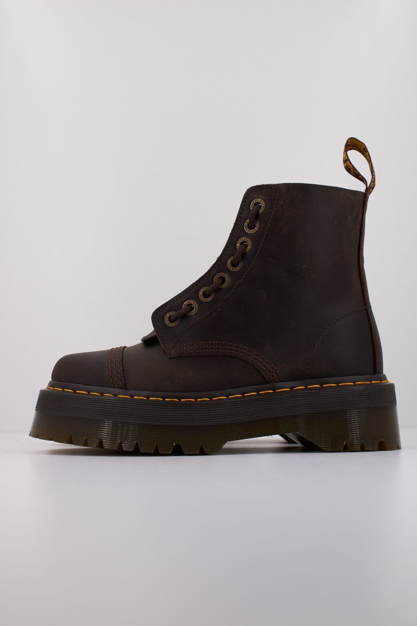 DR. MARTENS SINCLAIR en color MARRON (1)