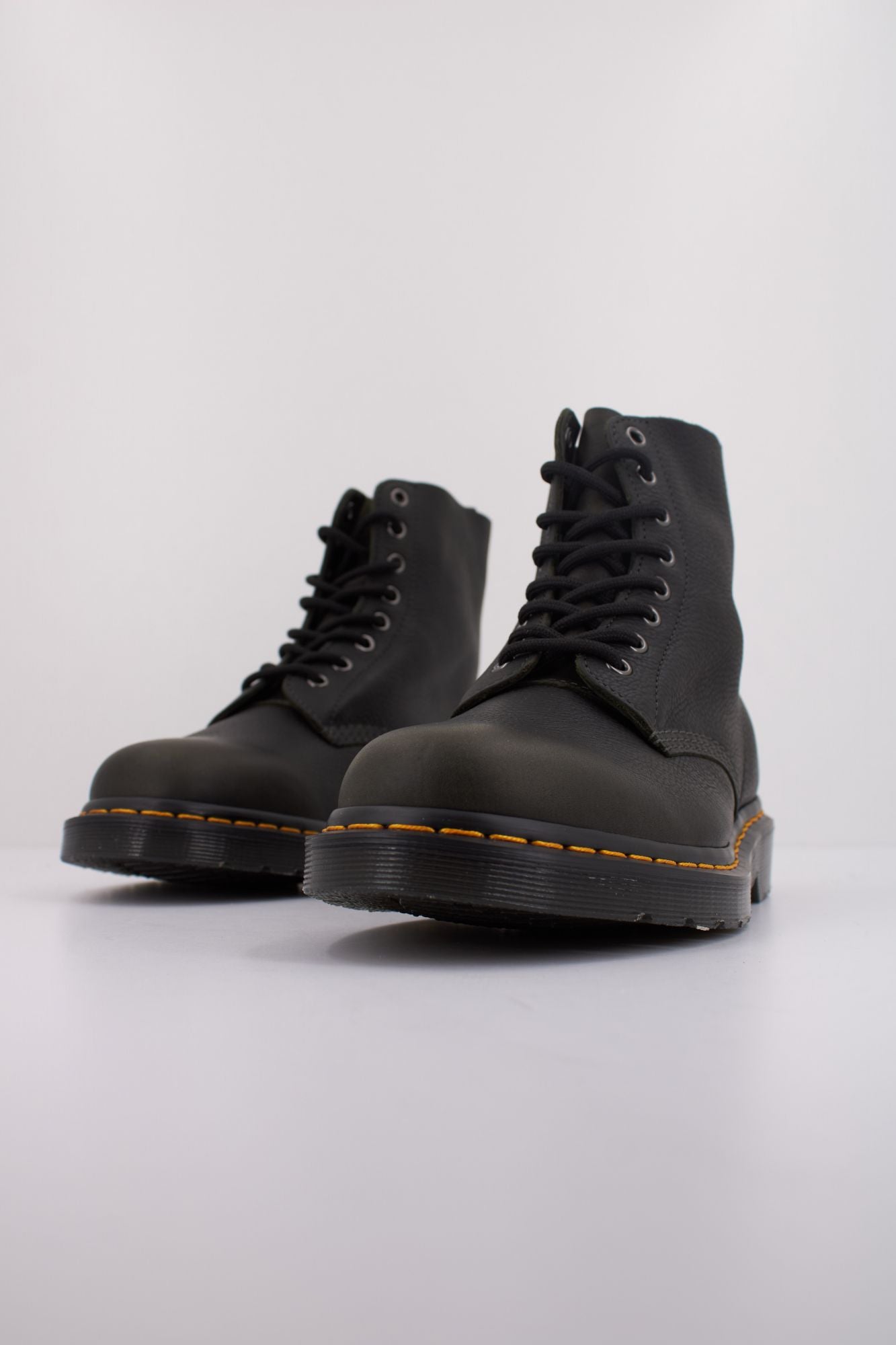 DR. MARTENS 1460 PASCAL en color VERDE (2)