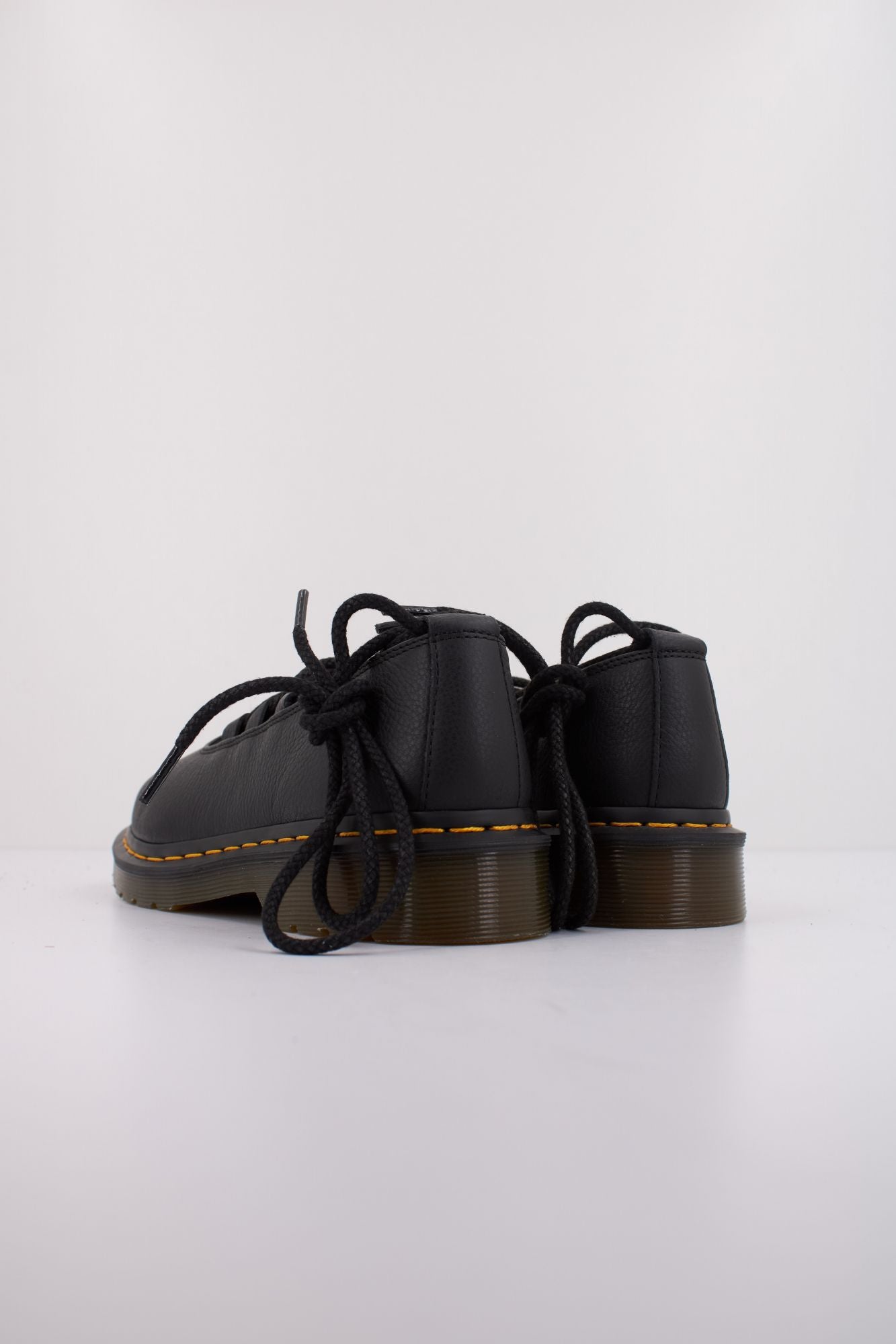 DR. MARTENS ELPHIE II en color NEGRO (4)