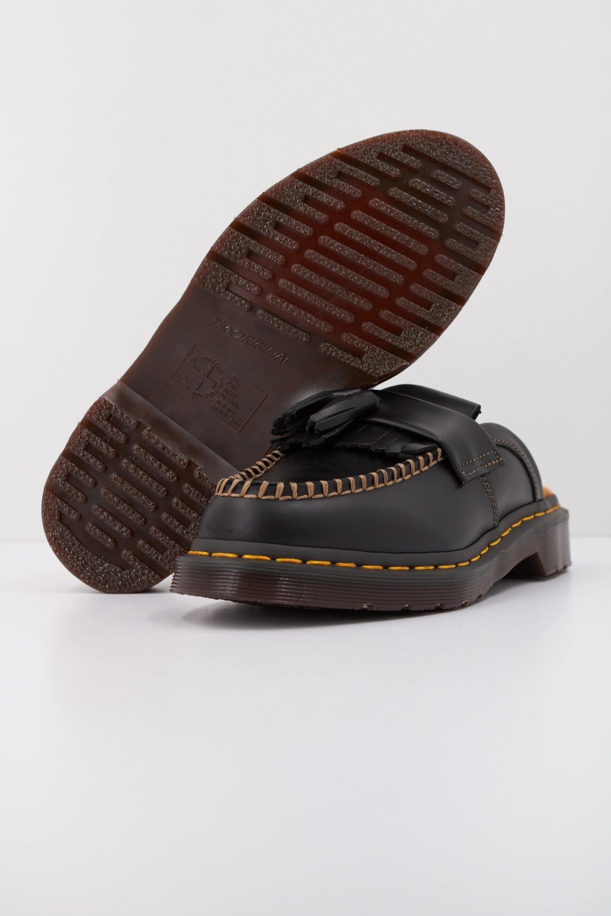 DR. MARTENS ADRIAN MULE en color NEGRO (5)