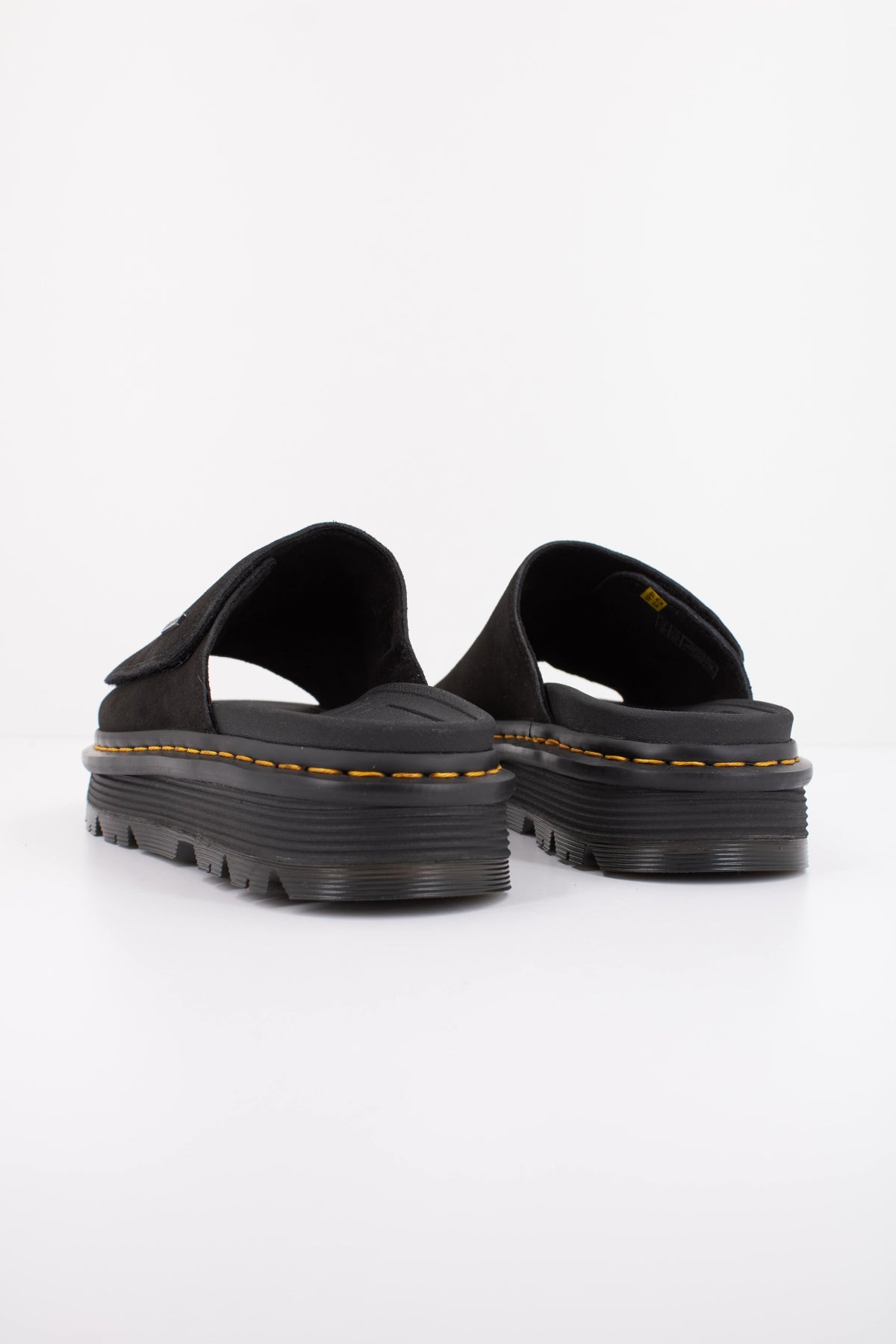 DR. MARTENS ZEBZAG SLIDE en color NEGRO (4)