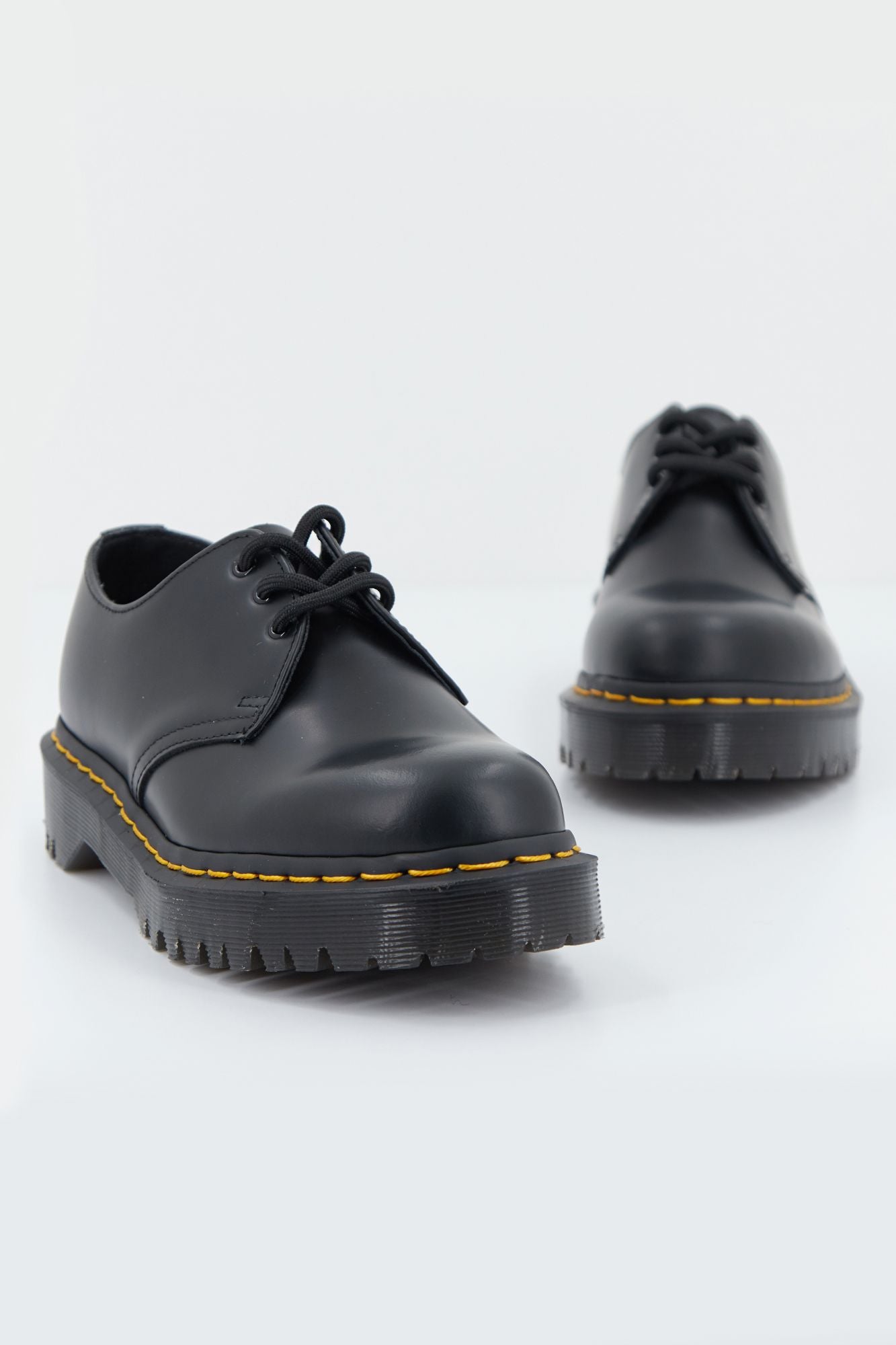 DR. MARTENS 1461 SMOOTH en color NEGRO (2)