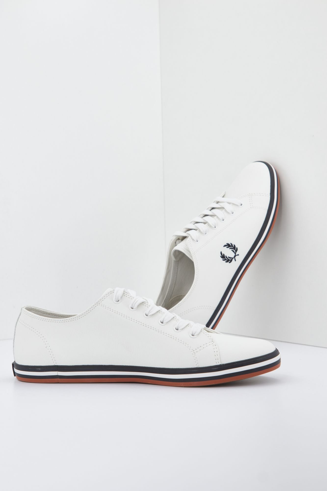 FRED PERRY KINGSTON LEATHER en color BLANCO (2)