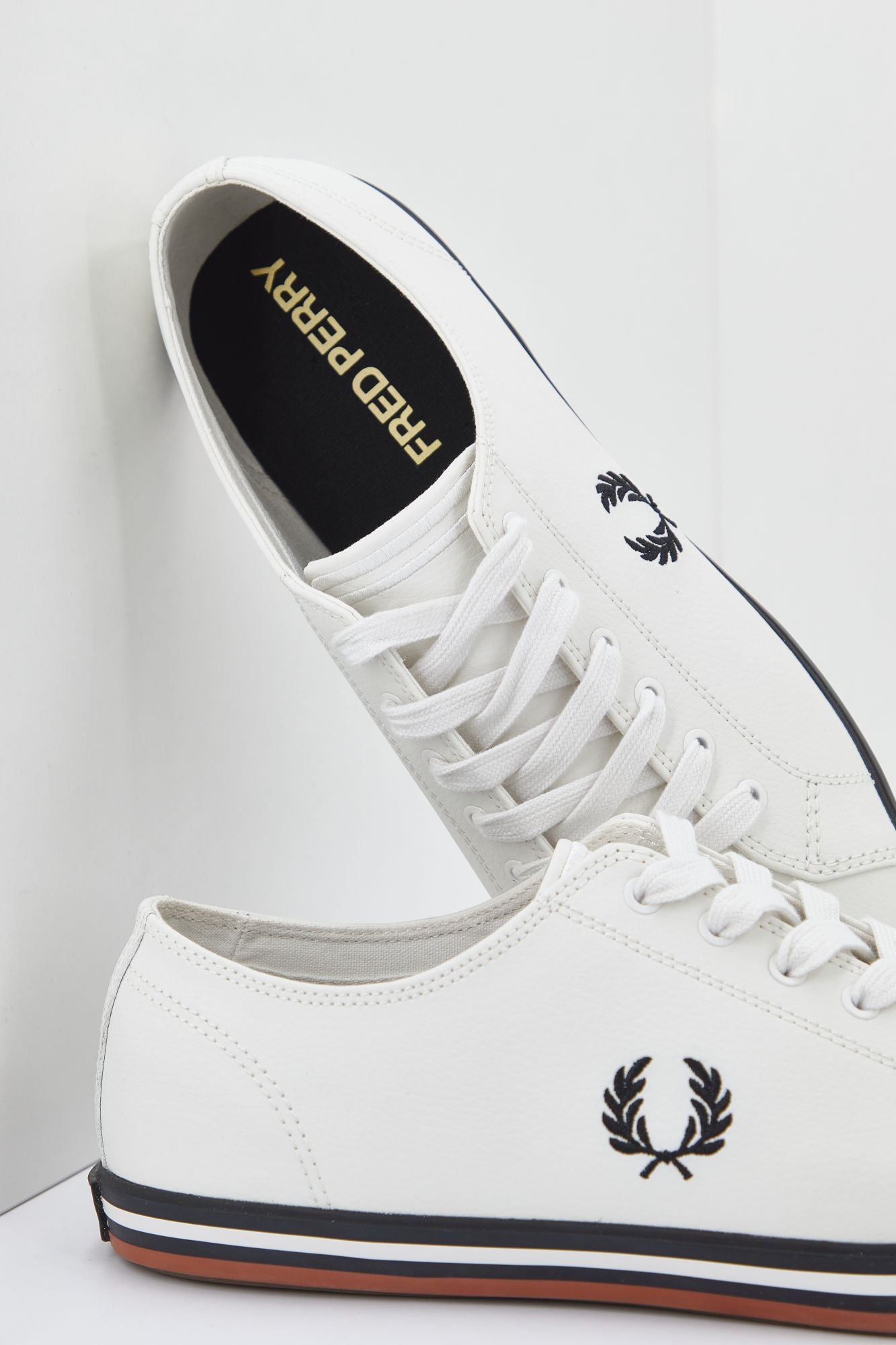 FRED PERRY KINGSTON LEATHER en color BLANCO (4)