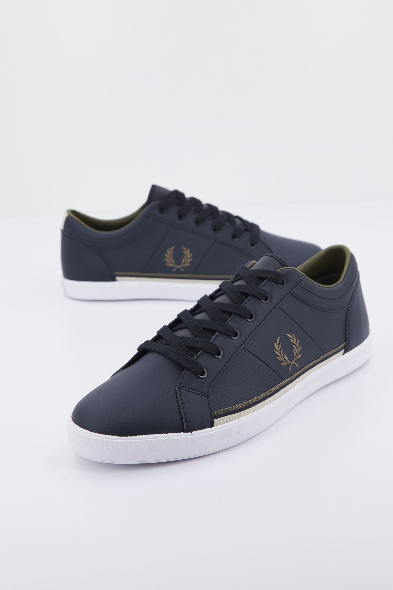 FRED PERRY BASELINE PERF LTHR en color AZUL (1)