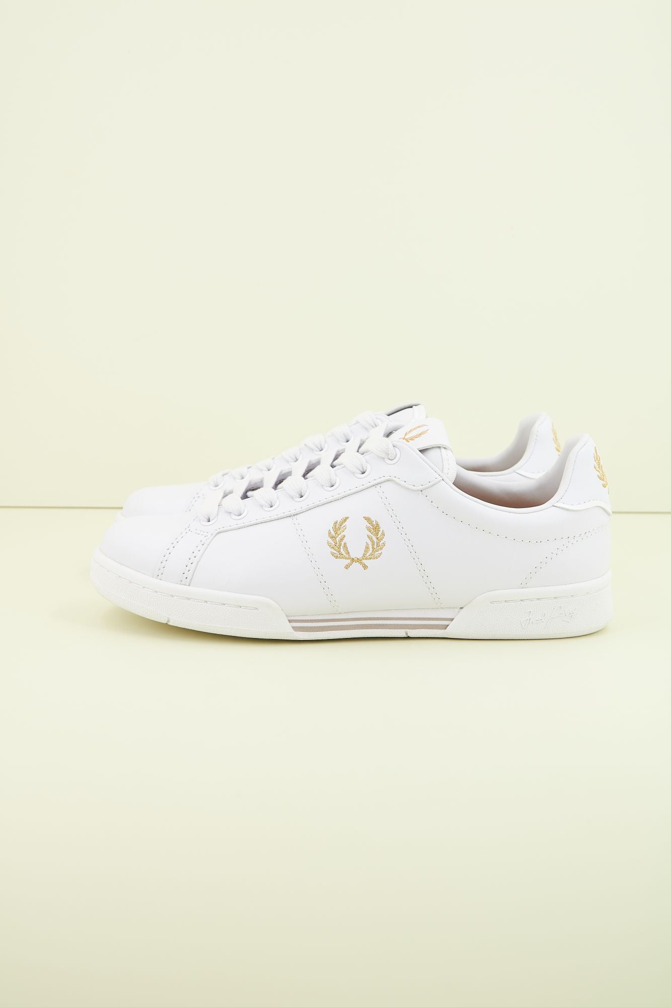 FRED PERRY B722 LEATHER en color BLANCO (1)
