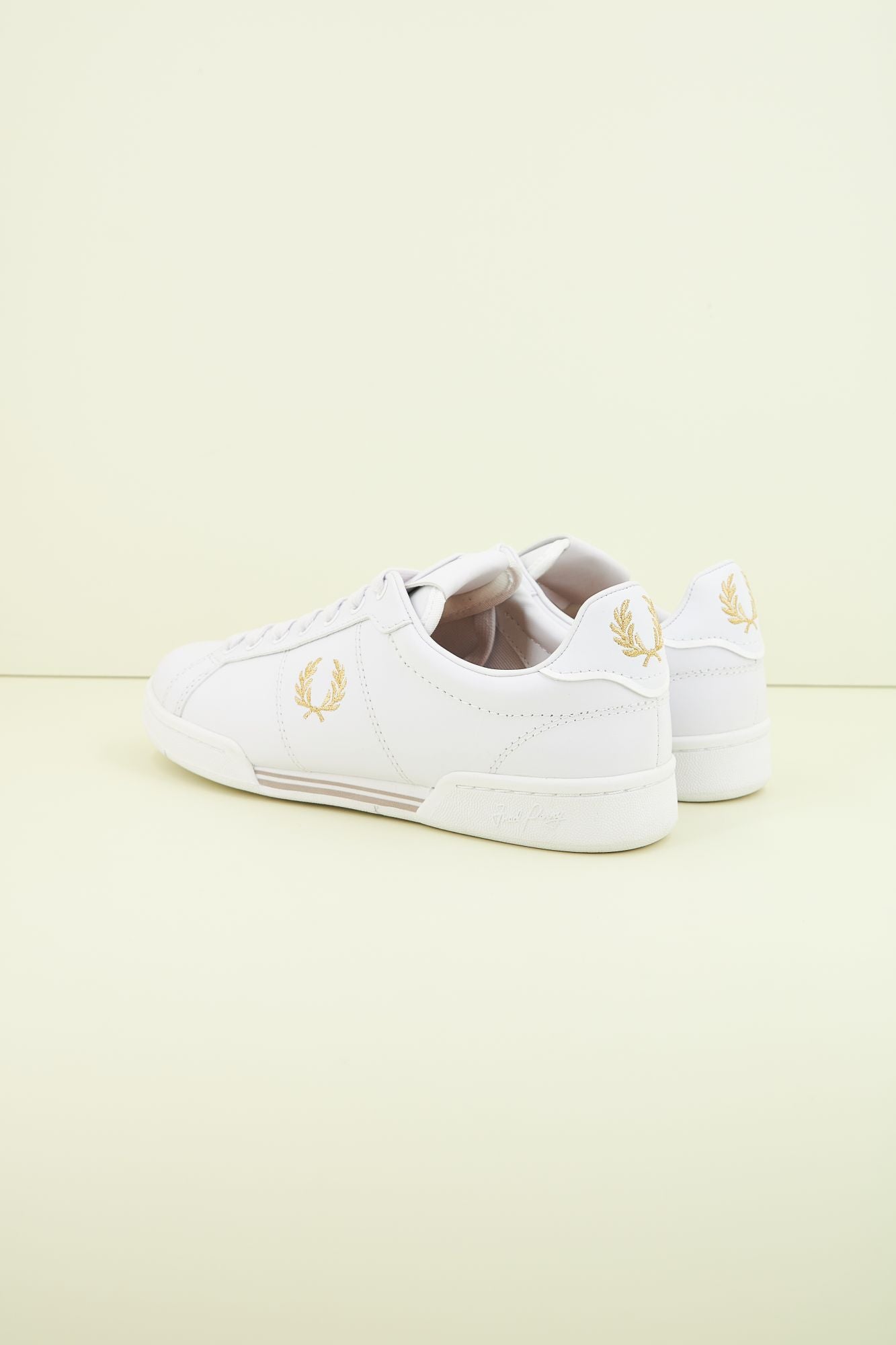 FRED PERRY B722 LEATHER en color BLANCO (3)