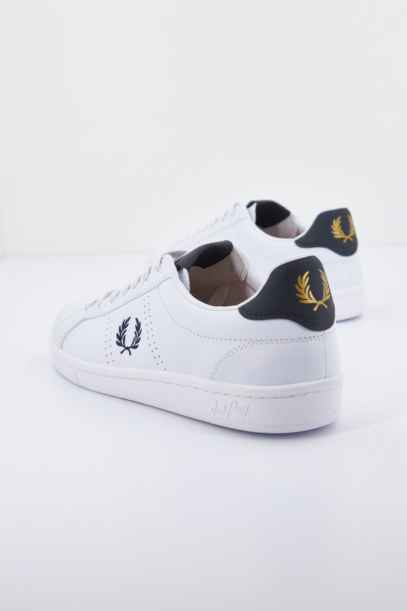 FRED PERRY LEATHER en color BLANCO (3)