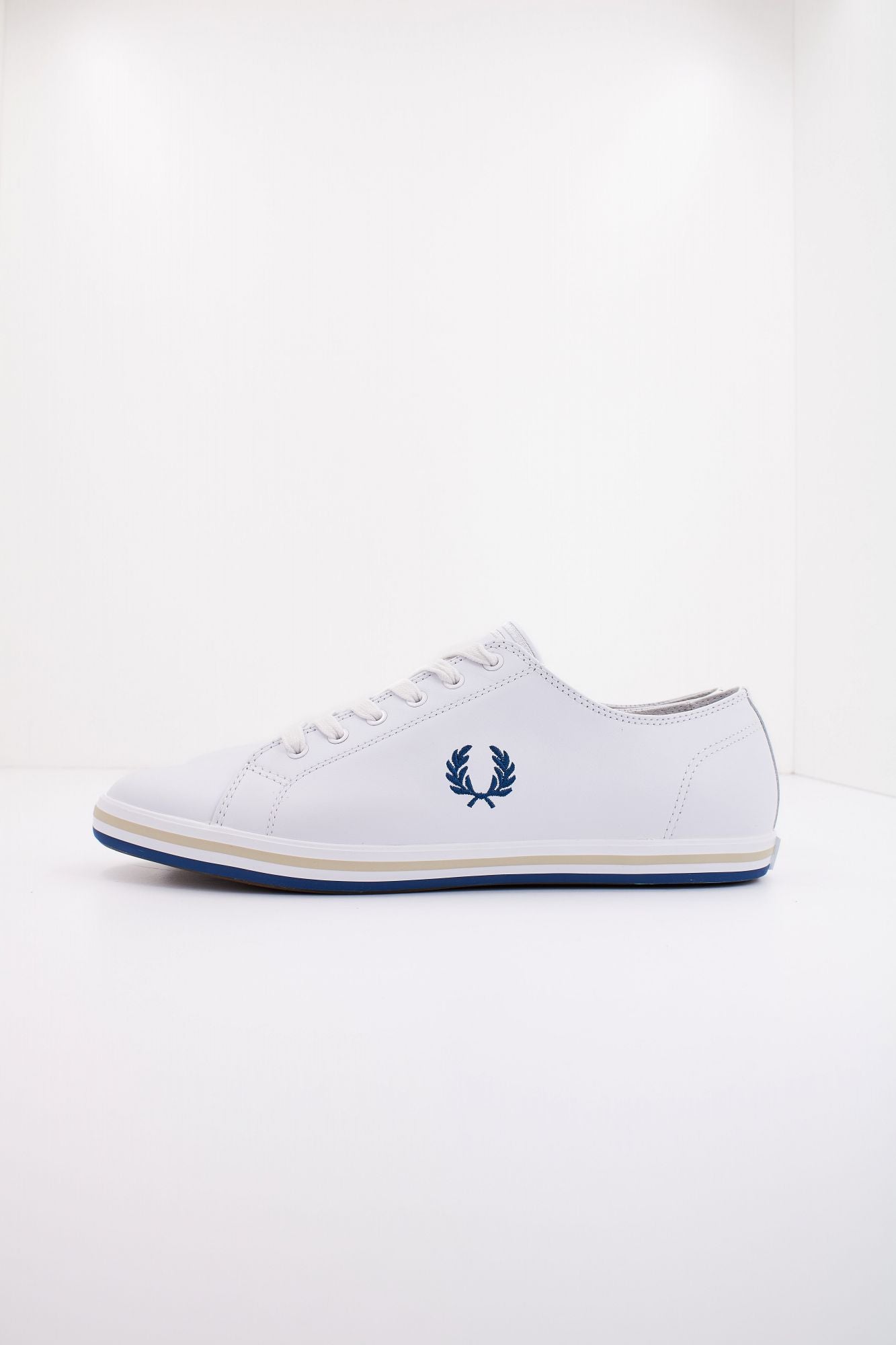 FRED PERRY KINGSTON LEATHER en color BLANCO (1)