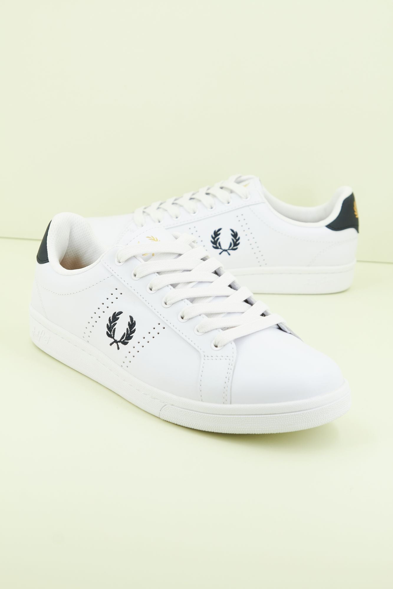FRED PERRY B721 en color BLANCO (1)