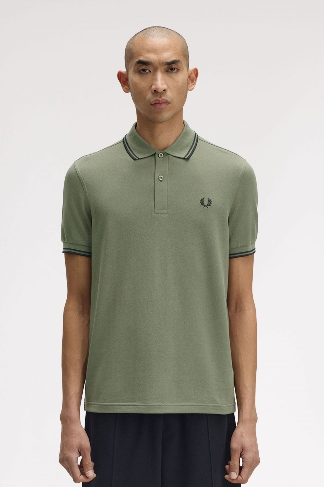 FRED PERRY TWIN TIPPED en color VERDE (1)