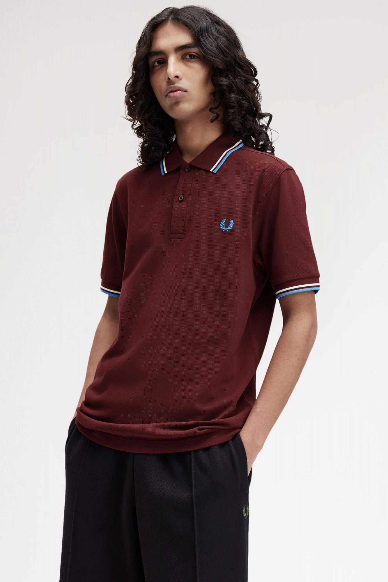 FRED PERRY TWIN TIPPED FRED PERRY SHIR en color BURDEOS (4)