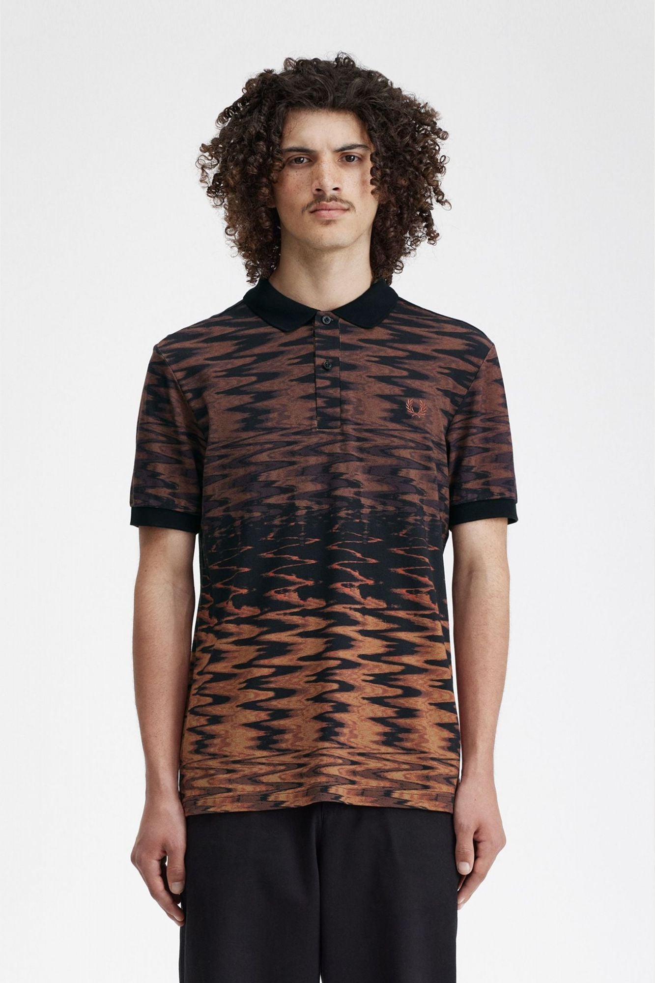FRED PERRY WAVE GRAPHIC FP POLO SHIRT en color NEGRO (1)