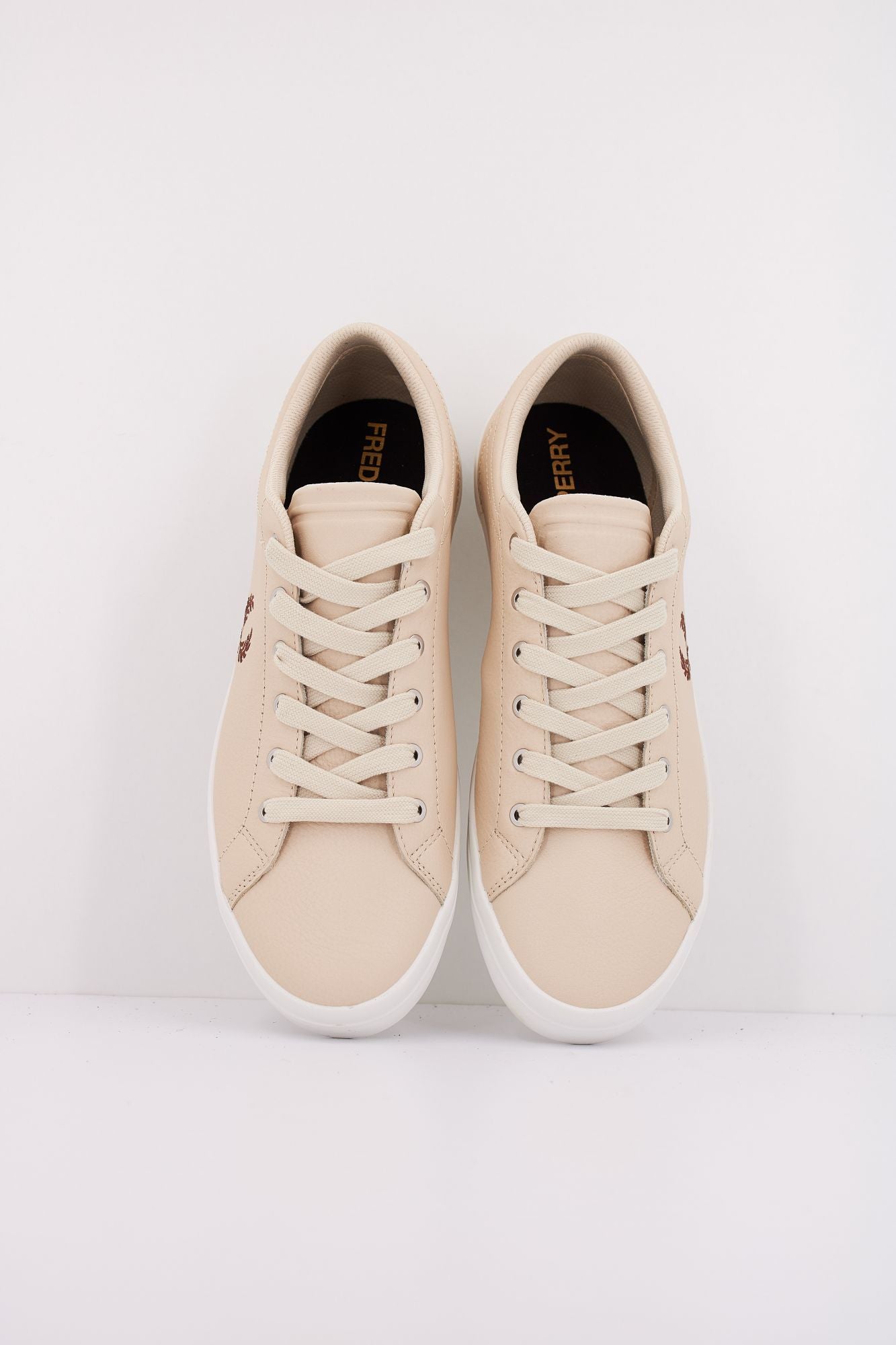 FRED PERRY BASELINE LEATHER en color BEIS (3)