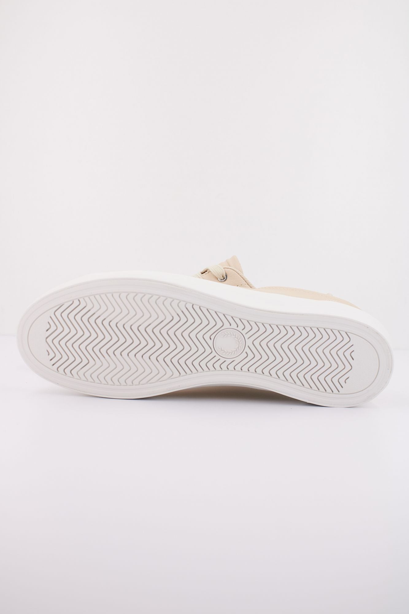 FRED PERRY BASELINE LEATHER en color BEIS (5)