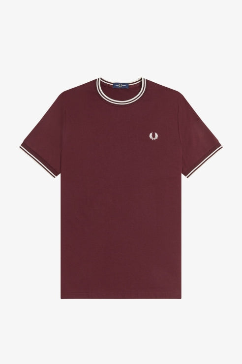 FRED PERRY TWIN TIPPED T-SHIRT en color BURDEOS (4)