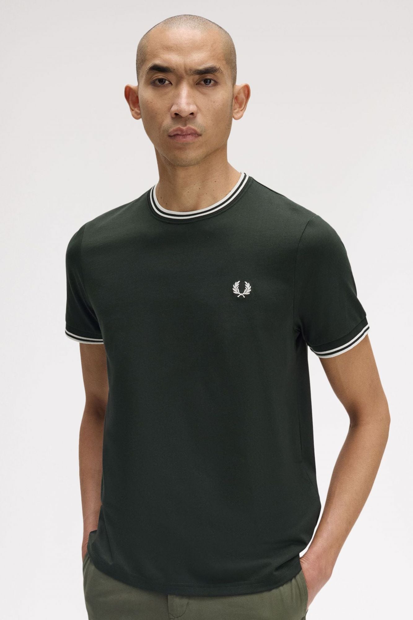 FRED PERRY TWIN TIPPED T-SHIRT en color VERDE (4)