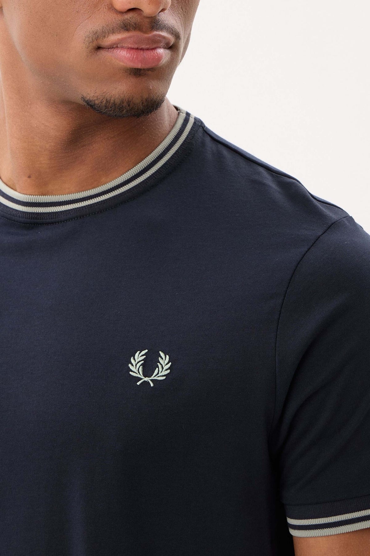 FRED PERRY TWIN TIPPED T-SHIRT en color AZUL (3)
