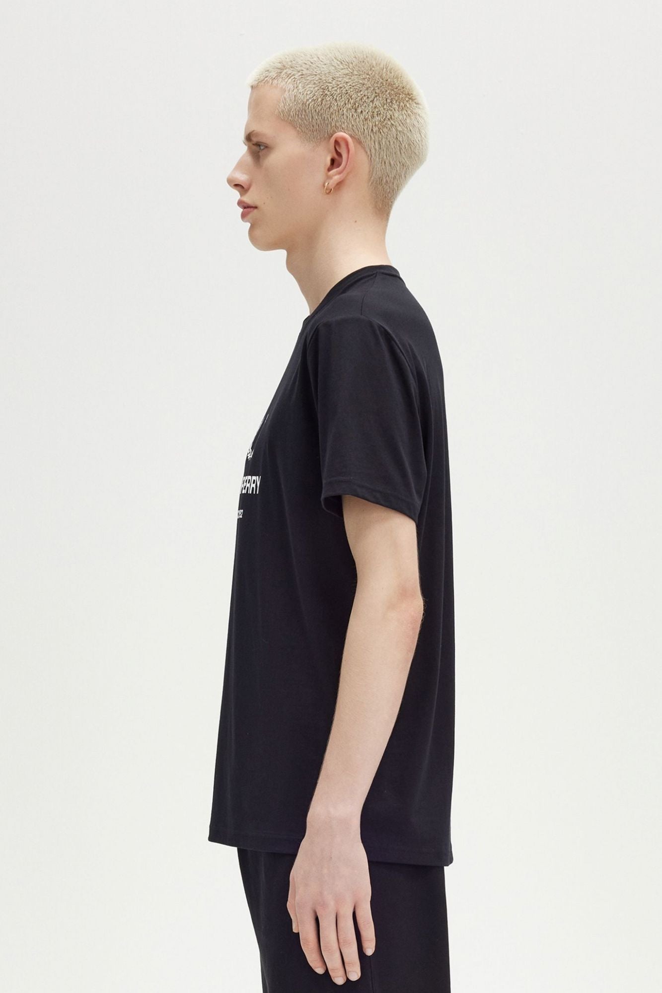 FRED PERRY GRAPHIC T-SHIRT en color NEGRO (4)