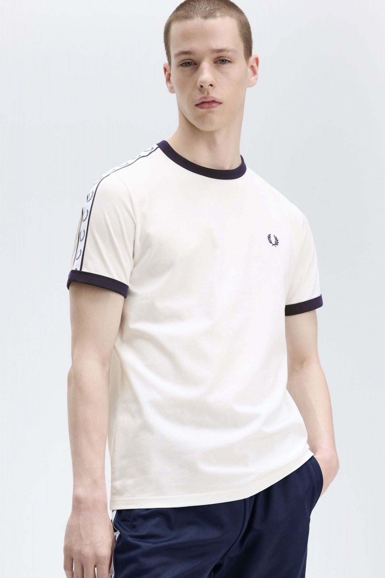 FRED PERRY TAPED RINGER T-SHIRT en color BLANCO (4)