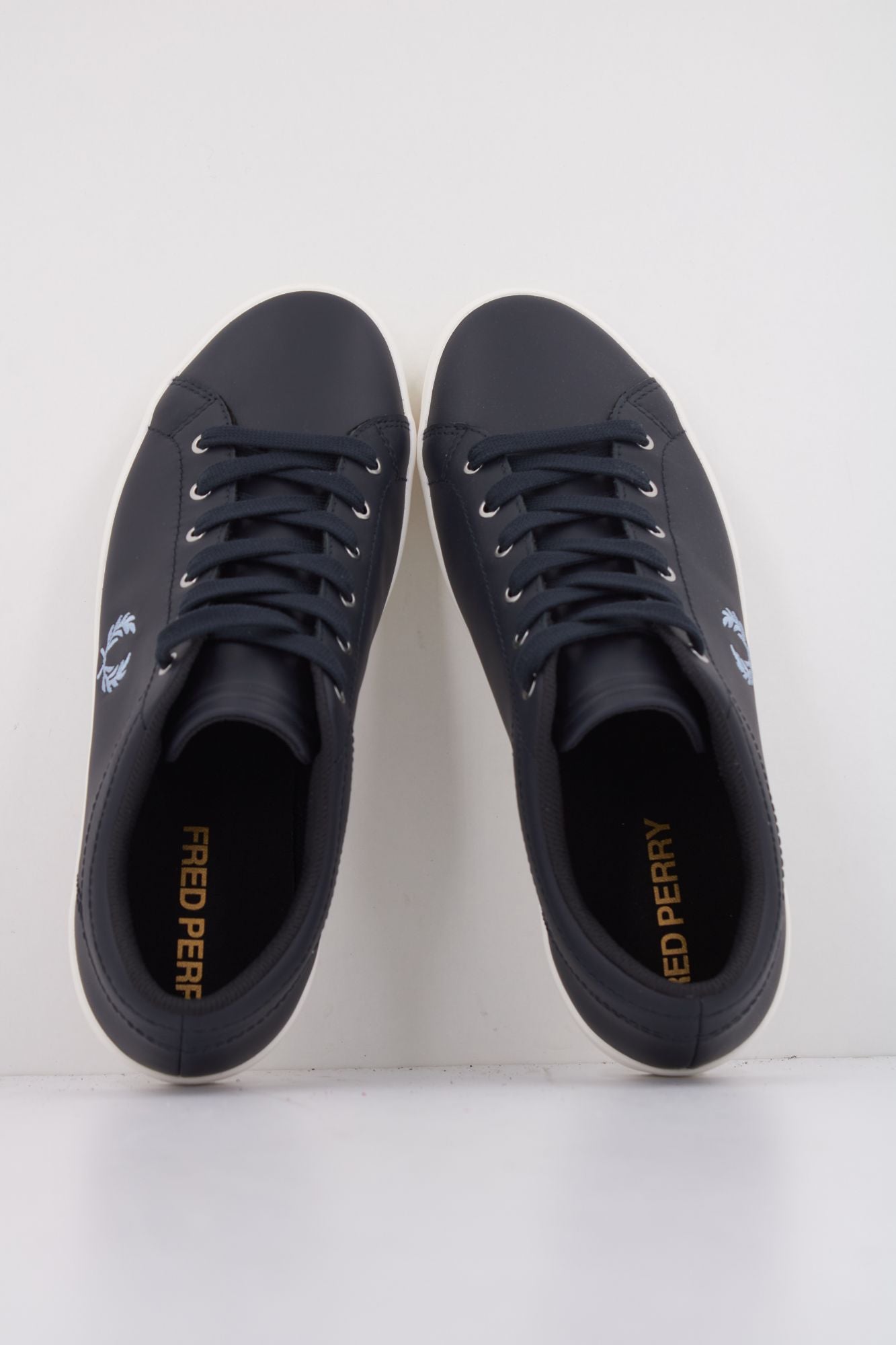 FRED PERRY BASELINE LEATHER en color AZUL (3)