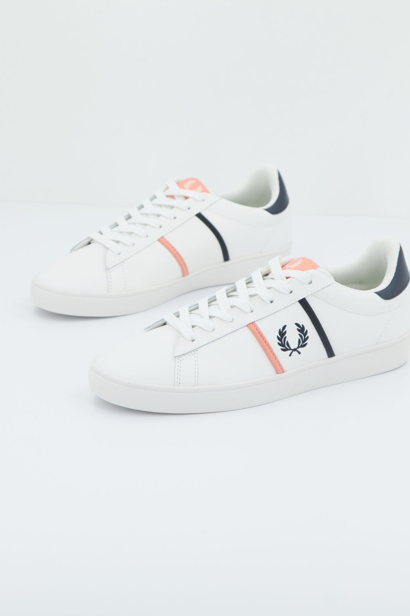 FRED PERRY SPENCER LEATHER/TIP en color BLANCO (1)