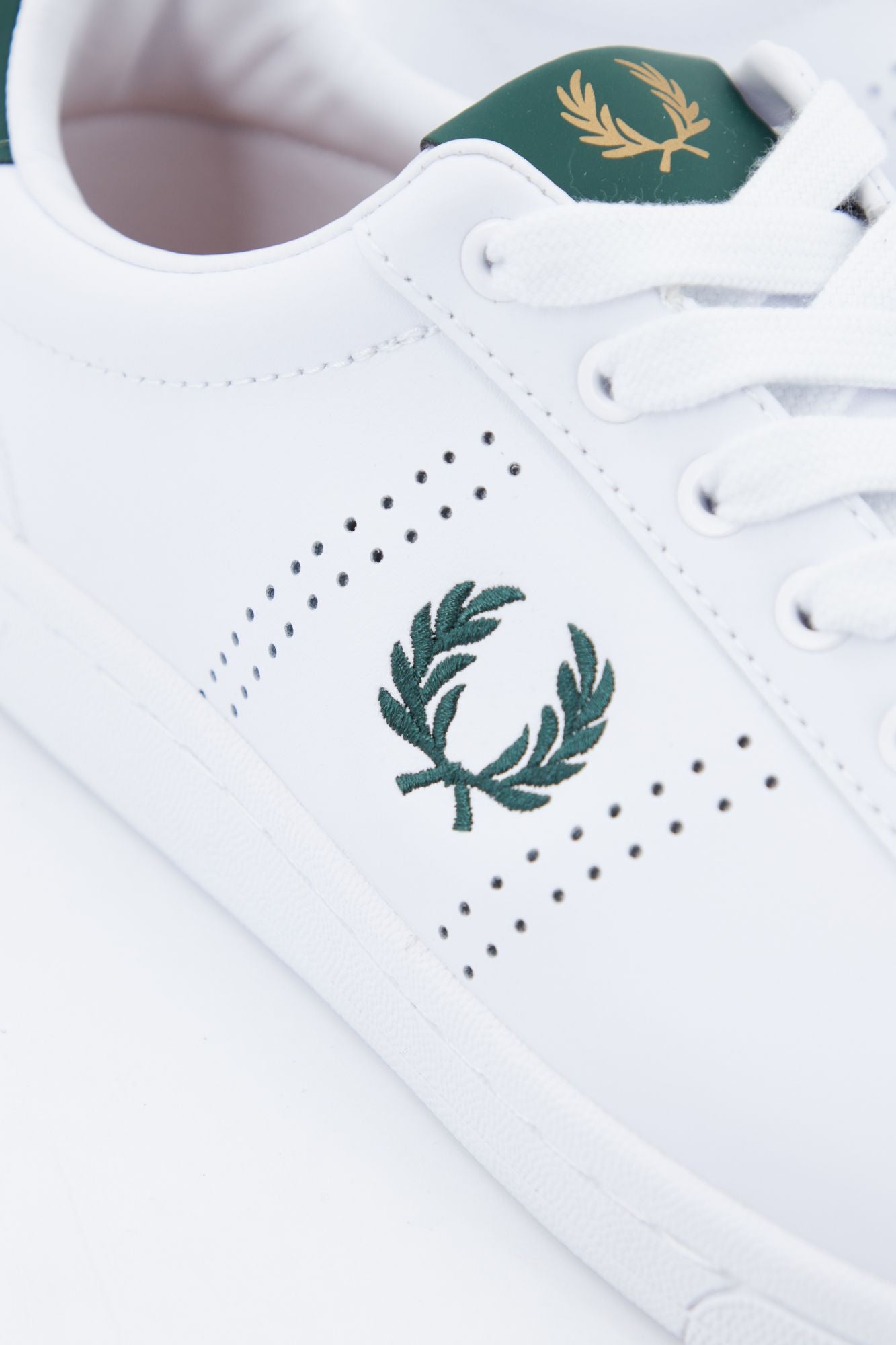 FRED PERRY B8321 en color BLANCO (4)