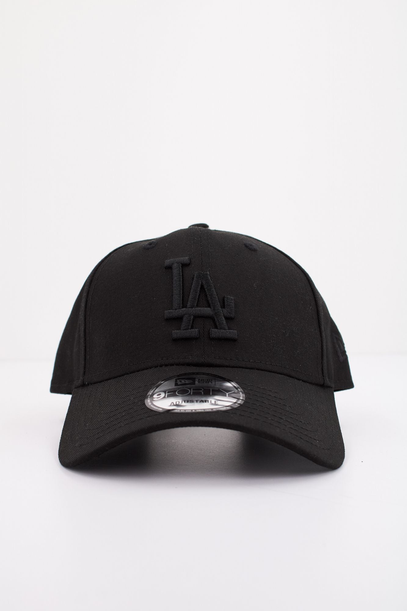 NEW ERA LEAGUE ESSENTIAL 940 LOS en color NEGRO (1)