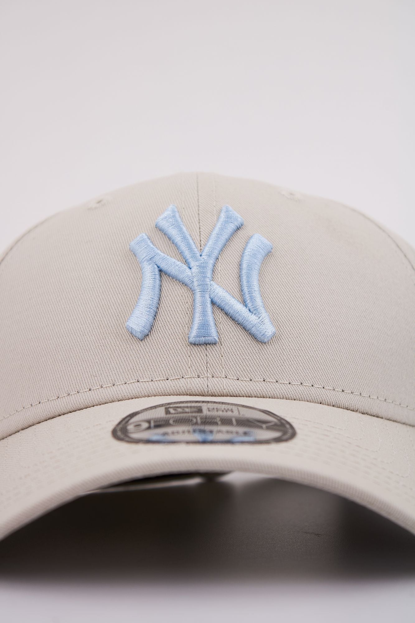 NEW ERA LEAGUE ESS 9FORTY N OSFM en color BEIS (4)