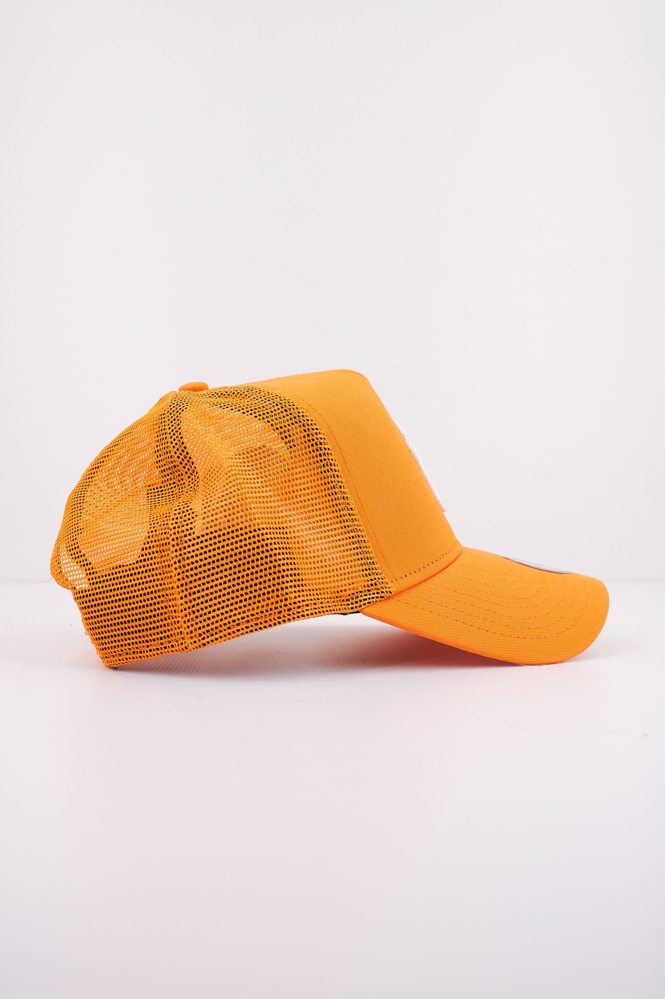 NEW ERA LEAGUE ESS TRUCKER OSFM en color NARANJA (2)