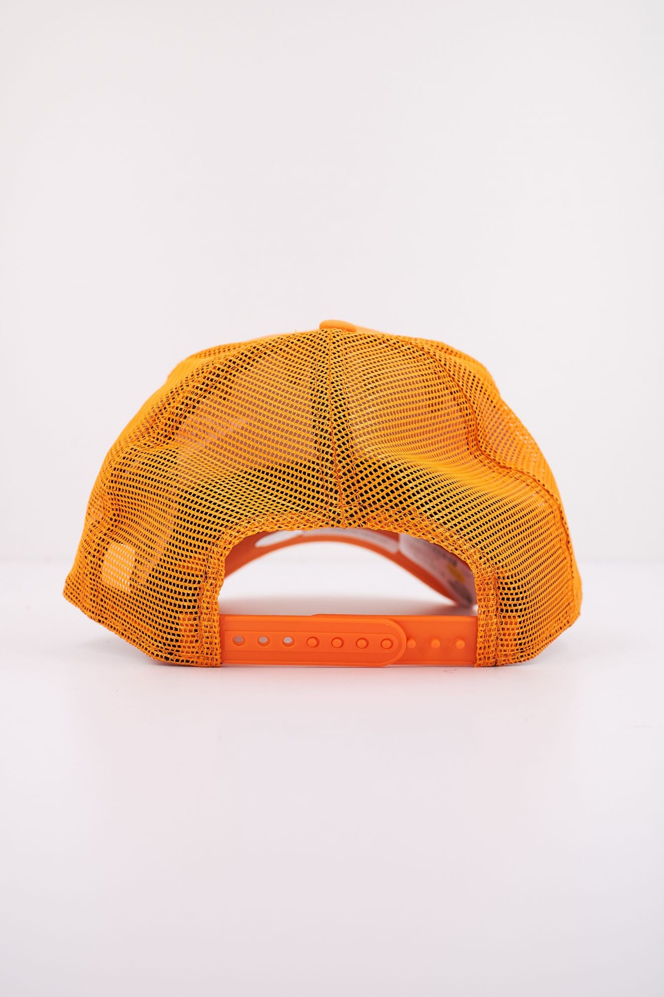 NEW ERA LEAGUE ESS TRUCKER OSFM en color NARANJA (3)