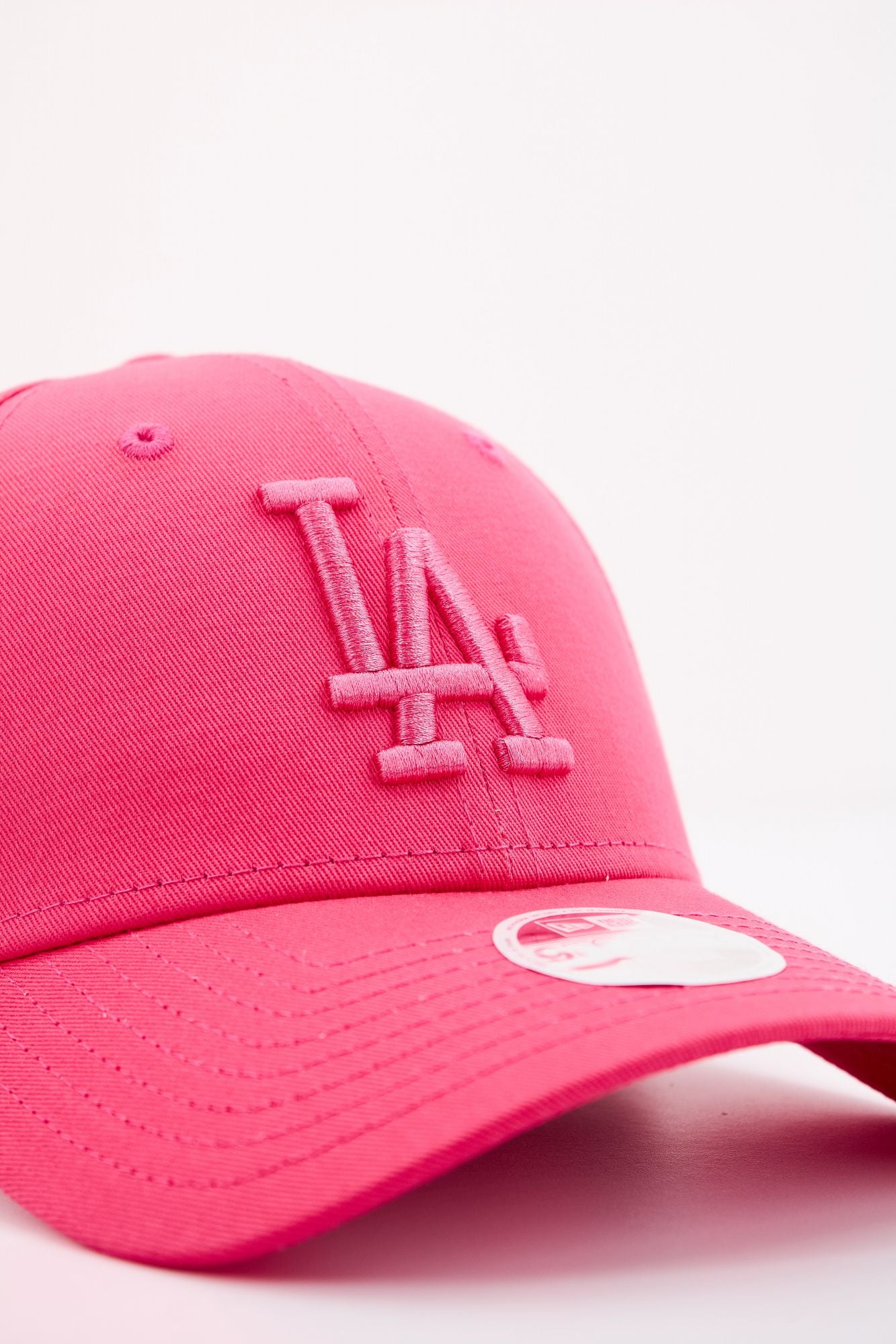 NEW ERA LEAGUE ESS 9FO OSFM en color ROSA (4)