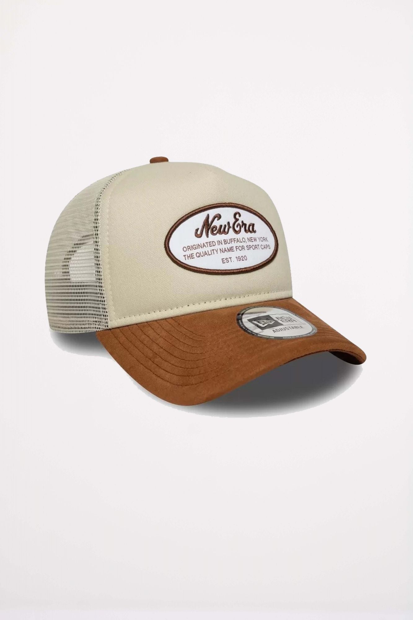 NEW ERA CASQUETTE OVAL PATCH SUEDE TRUCKER en color BEIS (3)