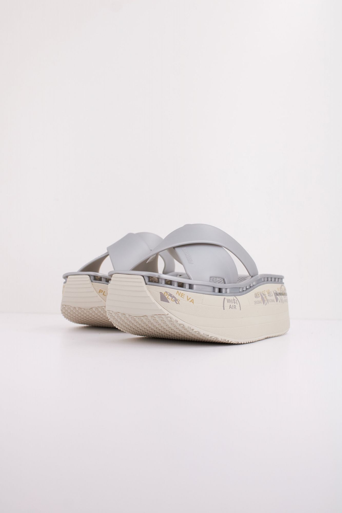 PREMIATA MOURA 7458 en color PLATA (2)