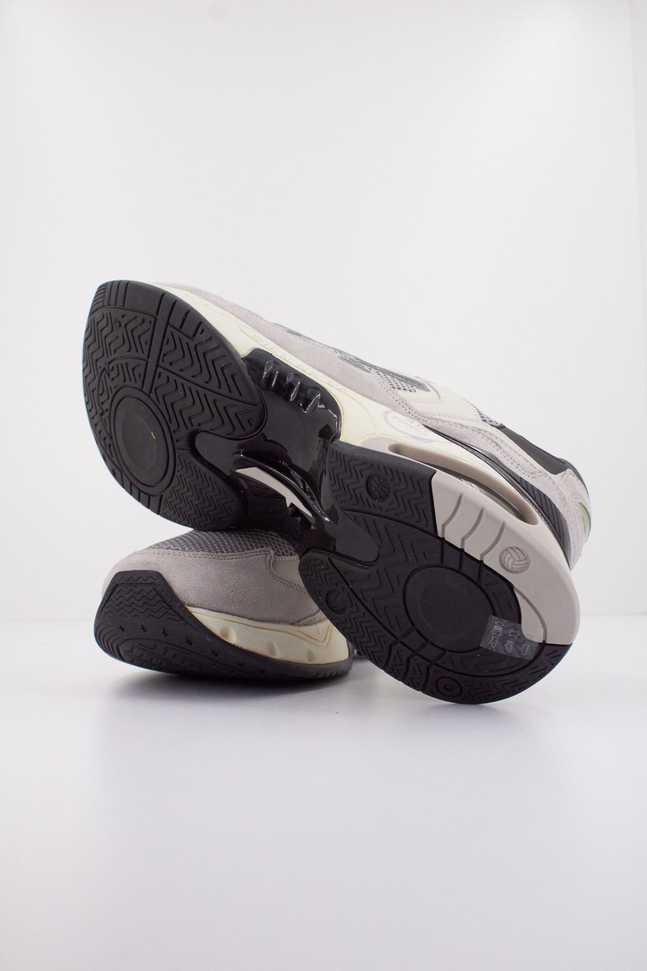 PREMIATA SHARKY 407 en color GRIS (5)