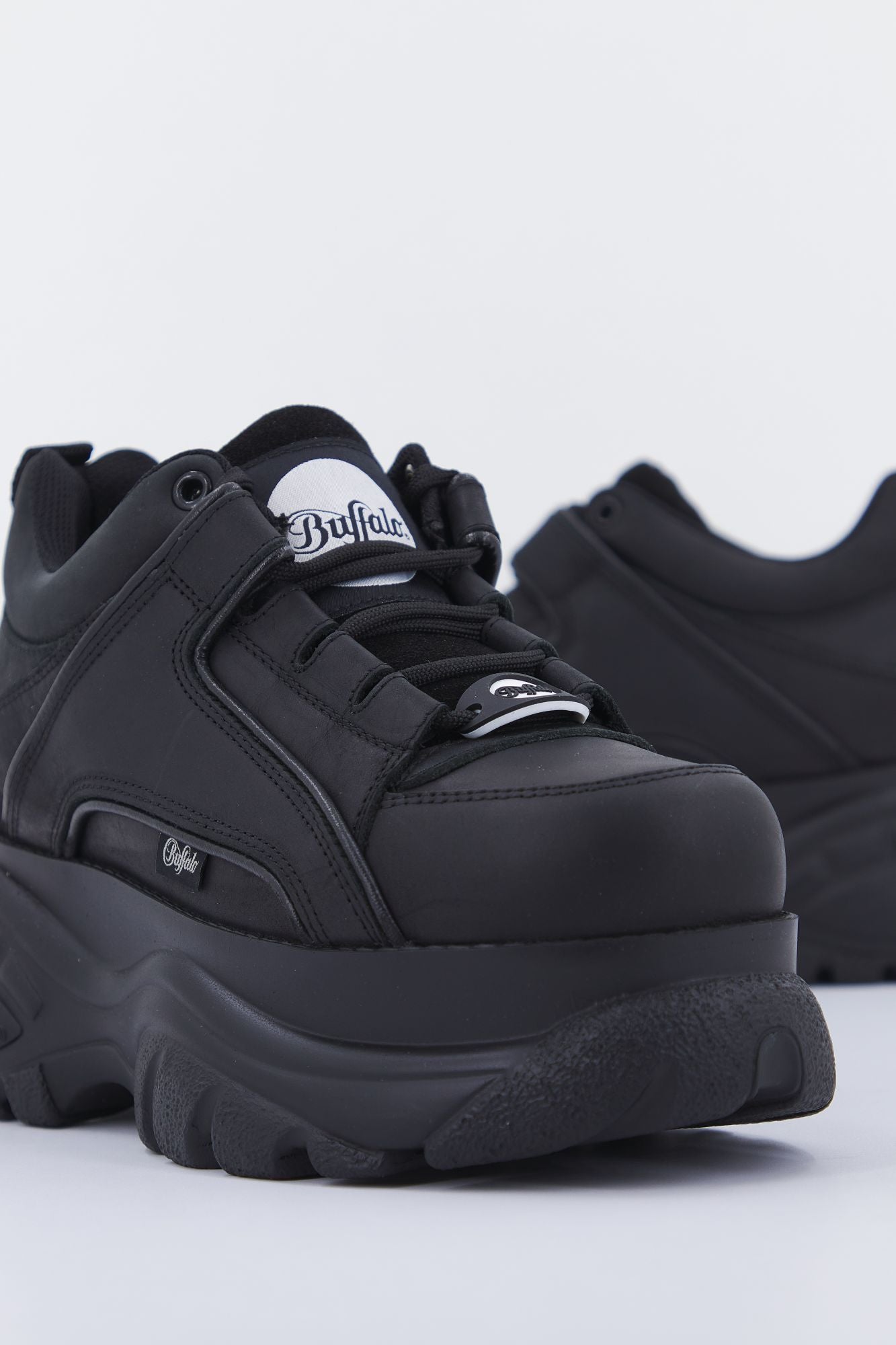 BUFFALO 1533229 1339 14 en color NEGRO (4)