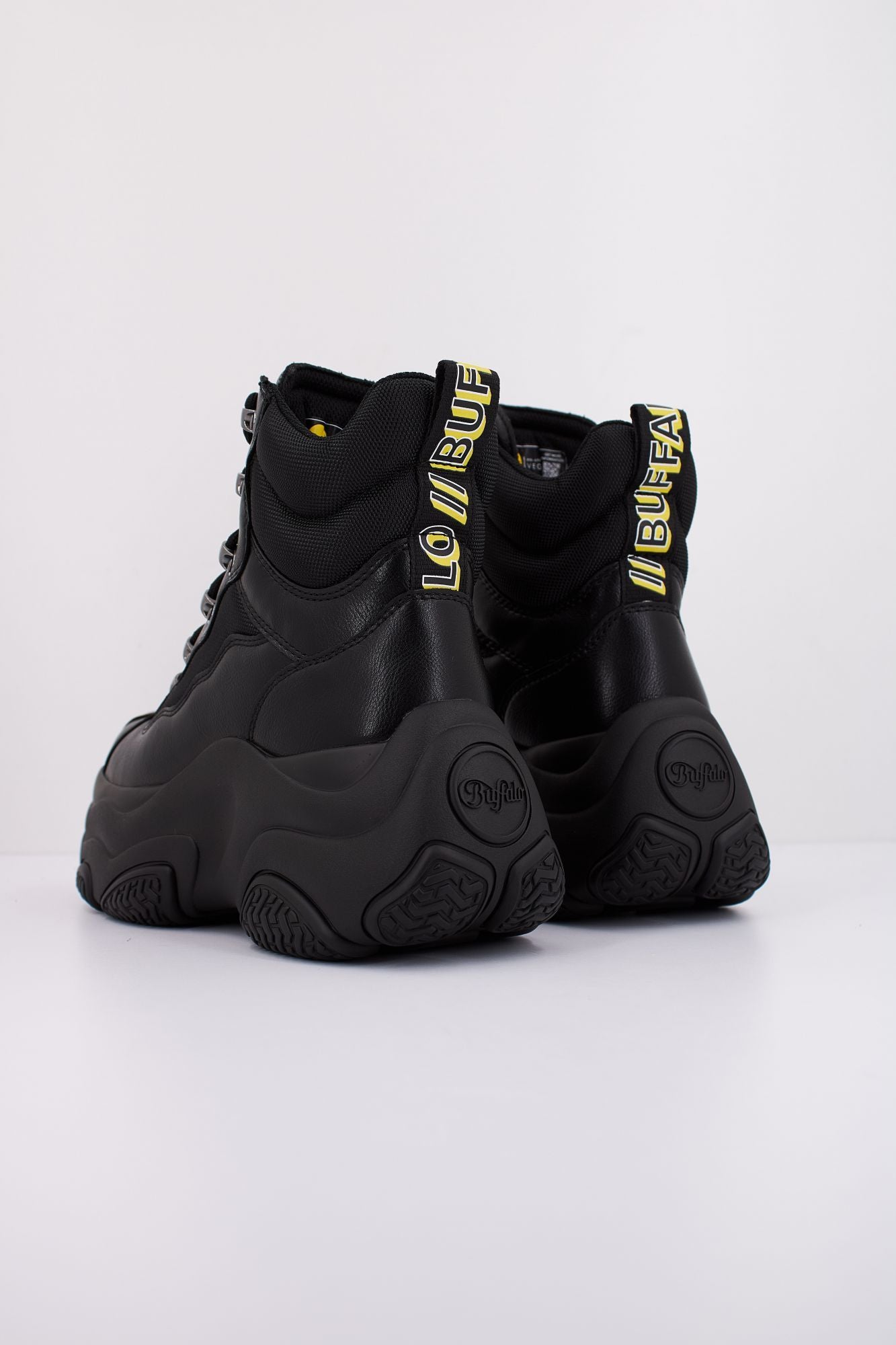 BUFFALO PROWLER HIKE HI en color NEGRO (4)