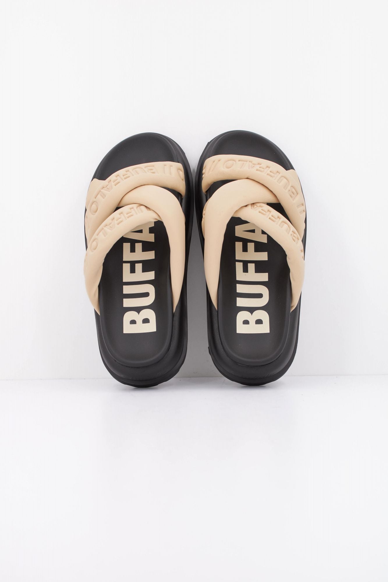 BUFFALO RAYA ARI STUD VEGAN en color NUDE (5)