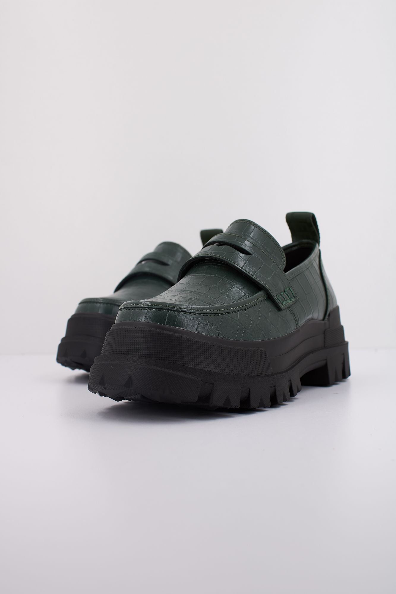BUFFALO ASPHA LOAFER en color VERDE (2)