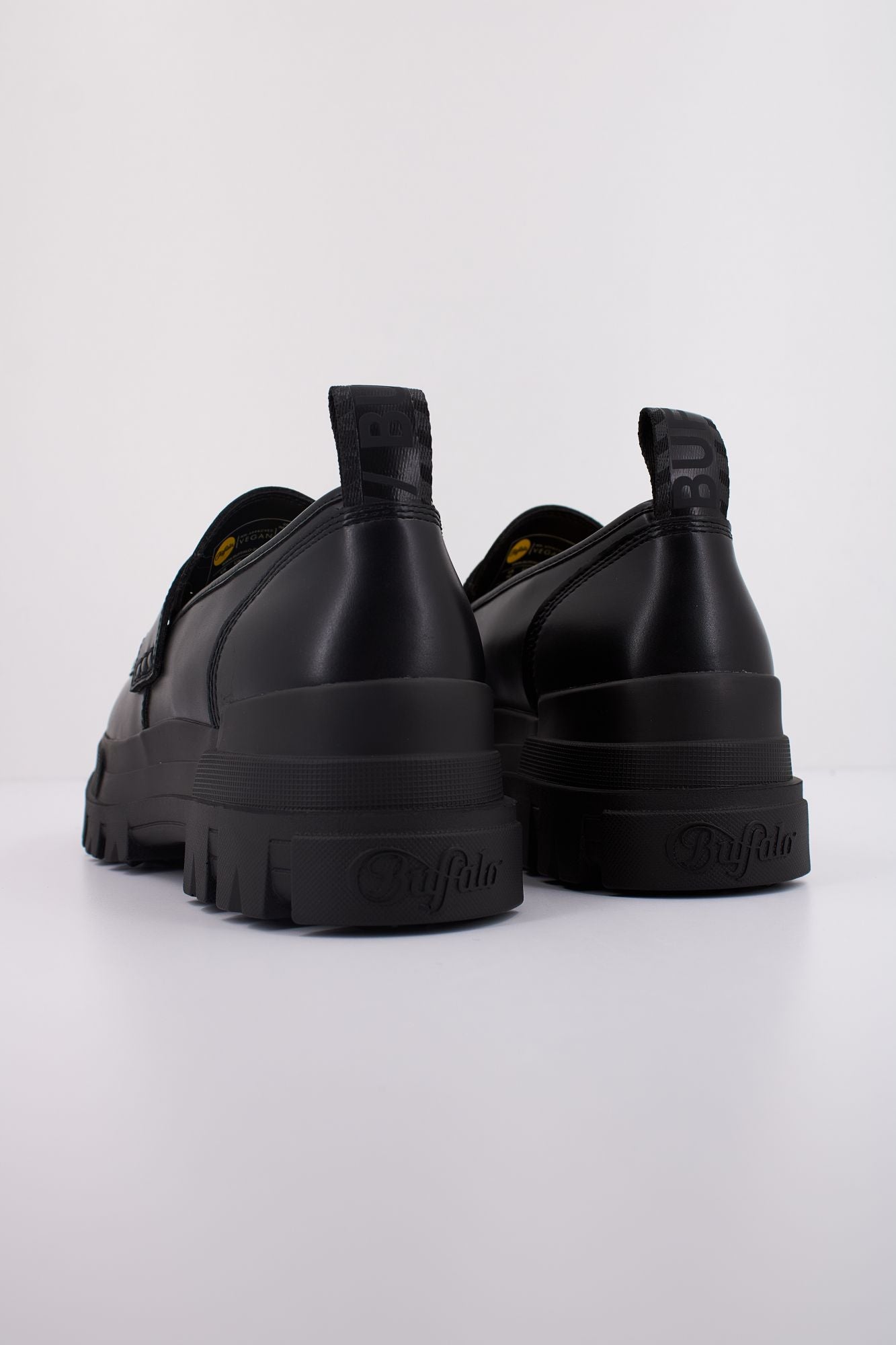 BUFFALO ASPHA LOAFER en color NEGRO (4)