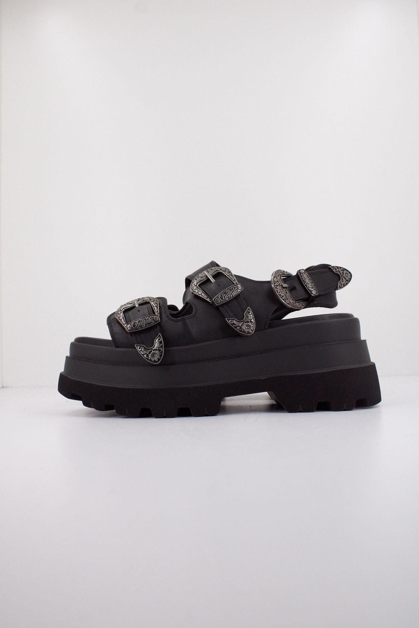 BUFFALO ARI WEST en color NEGRO (1)
