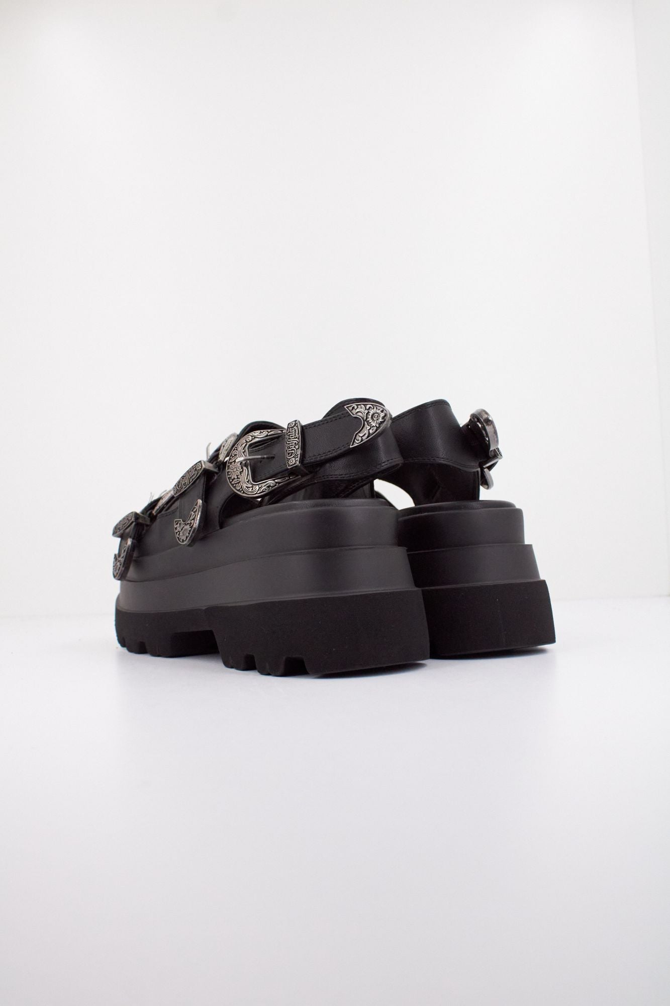 BUFFALO ARI WEST en color NEGRO (4)