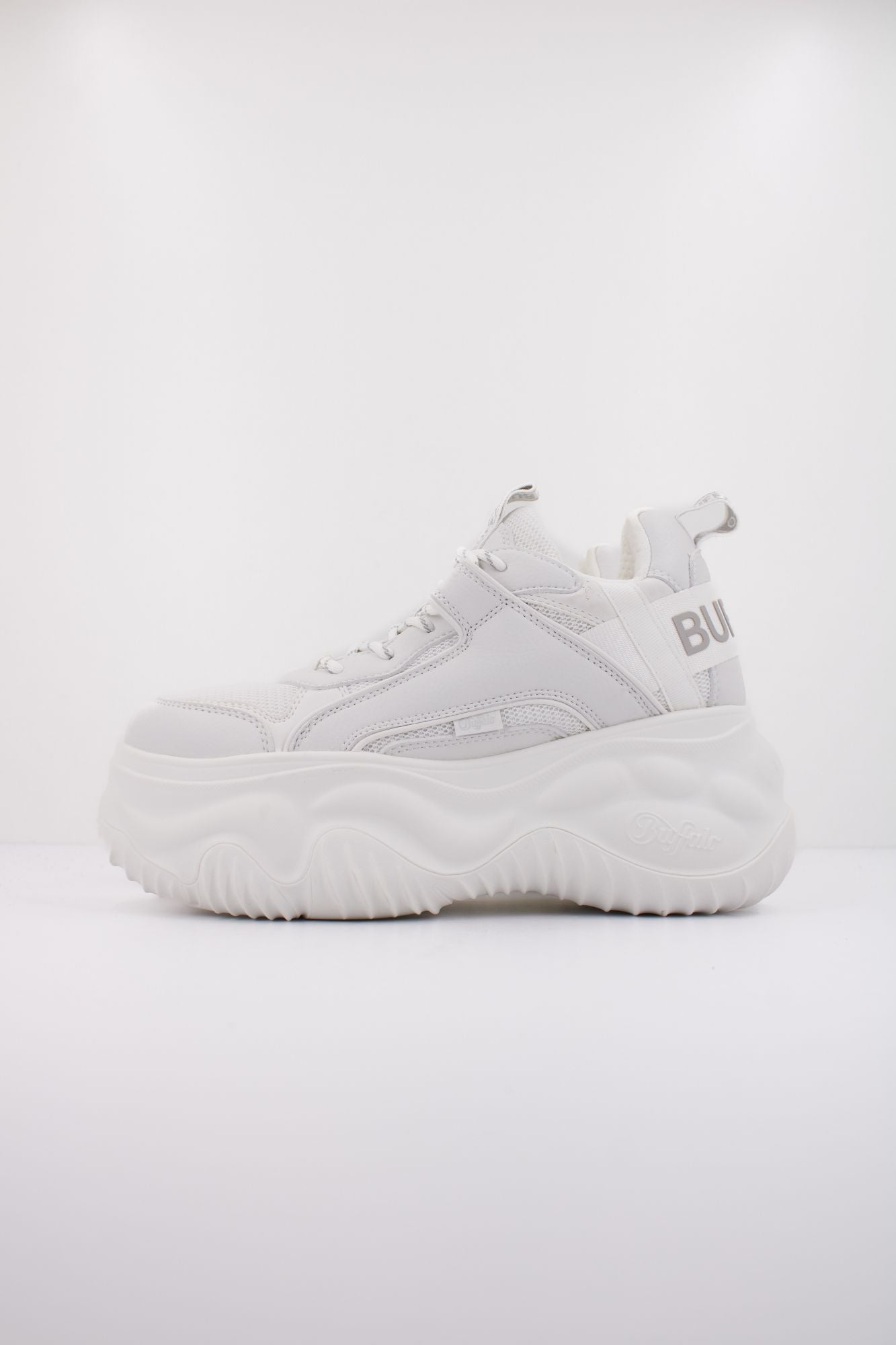 BUFFALO BLADER MATCHA en color BLANCO (1)