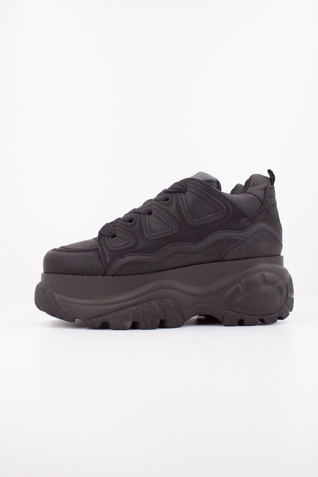 BUFFALO CLASSIC LOW SNEAKERS en color NEGRO (1)